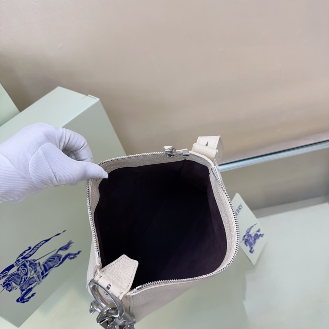 Burberry 553170 (5) 24x×23cm