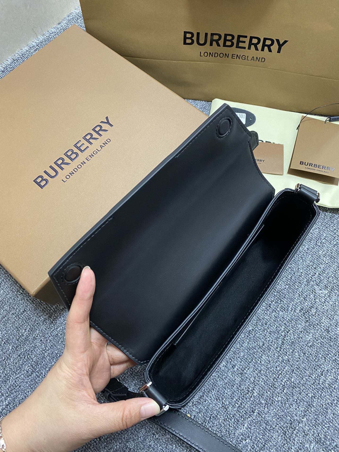 Burberry 130160 24 x 5.5 x 17.5cm