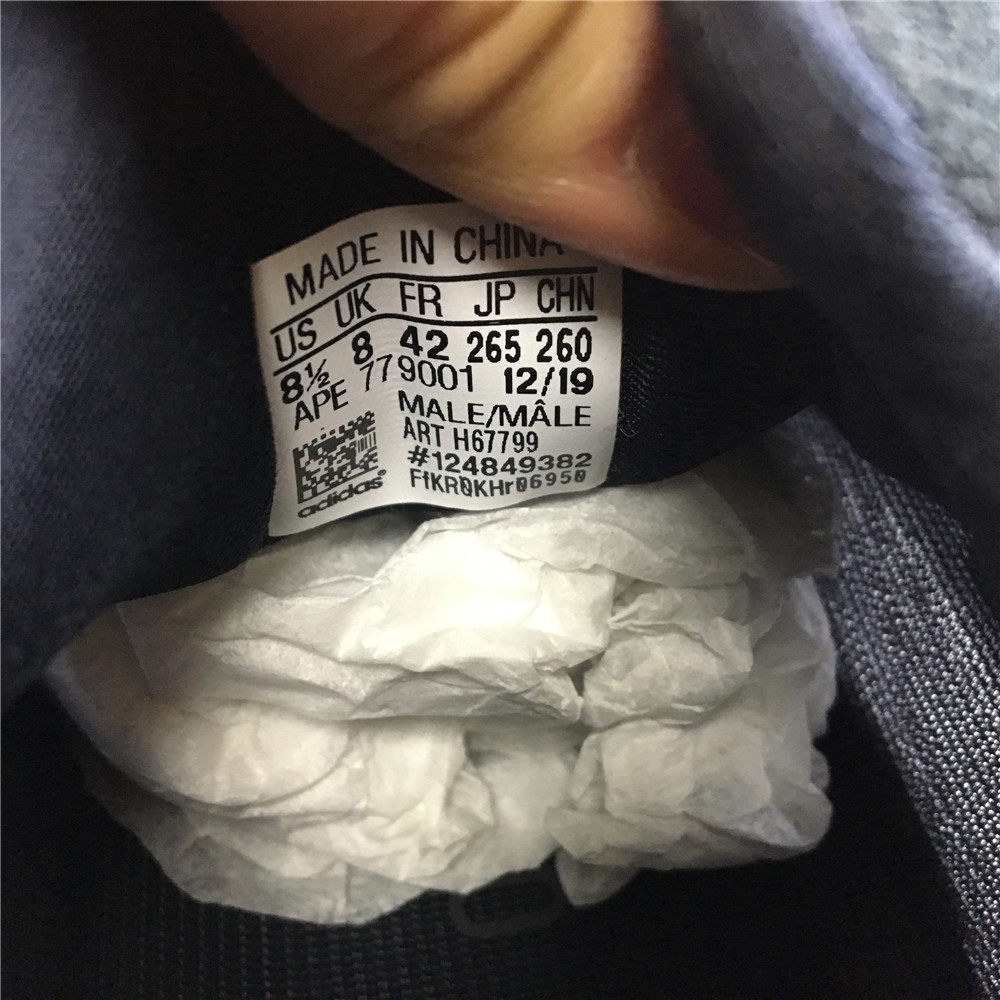 adidas Yeezy 700 V3Alvah