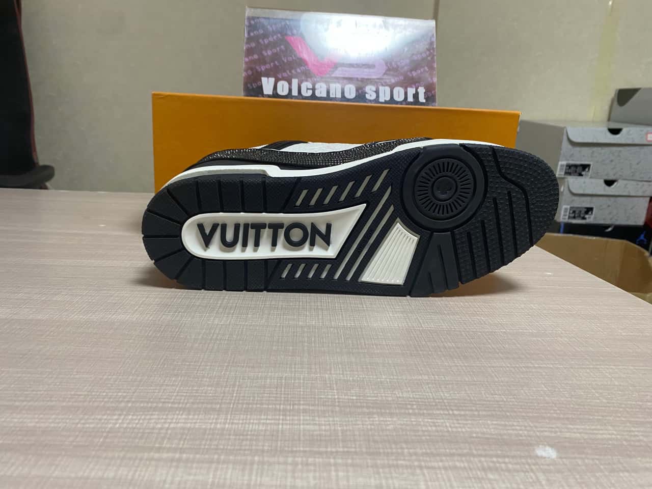 LV Trainer Sneaker 1ABM04