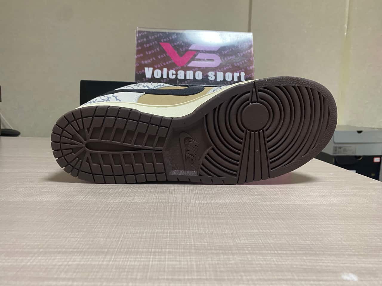 Travis Scott x Nike SB Dunk Low CT5053-010