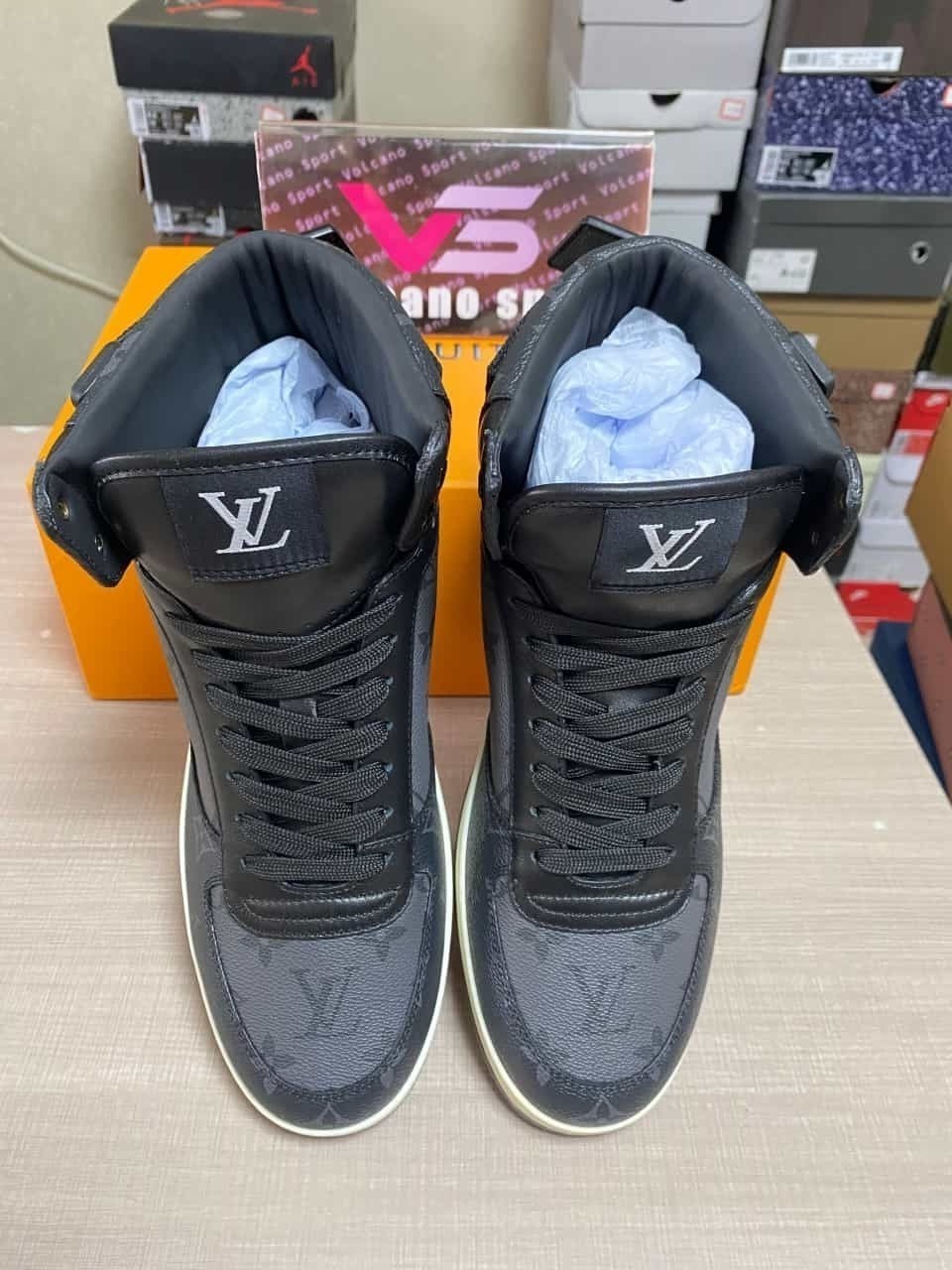 LV Rivoli Line High Cut Gray Black