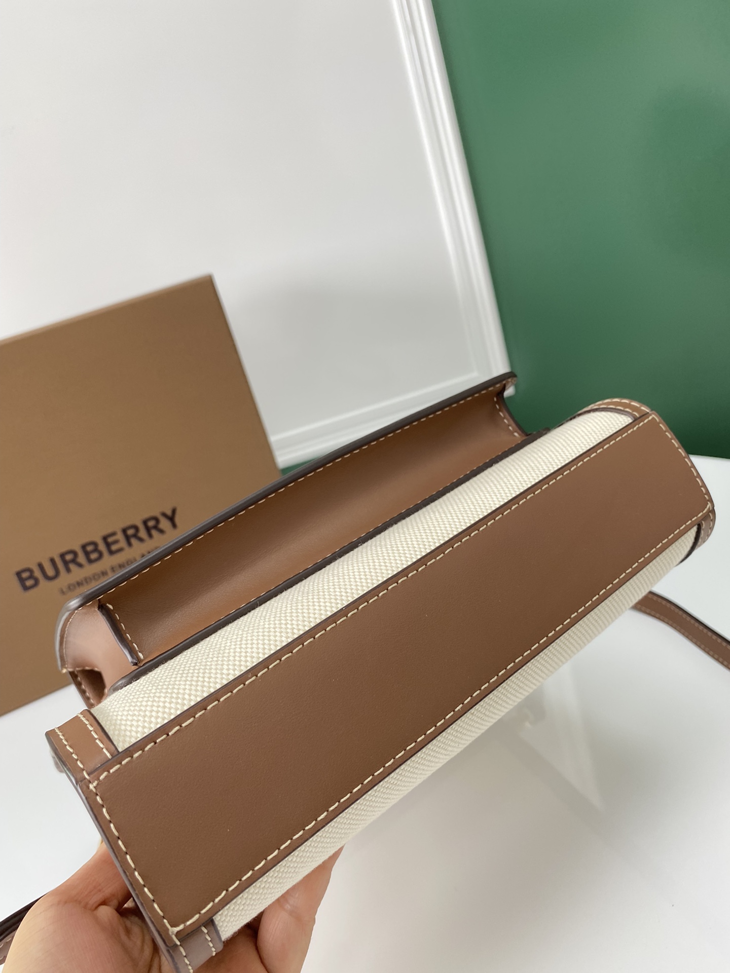 Burberry Horseferry 4776 23 x 6 x 26.5cm