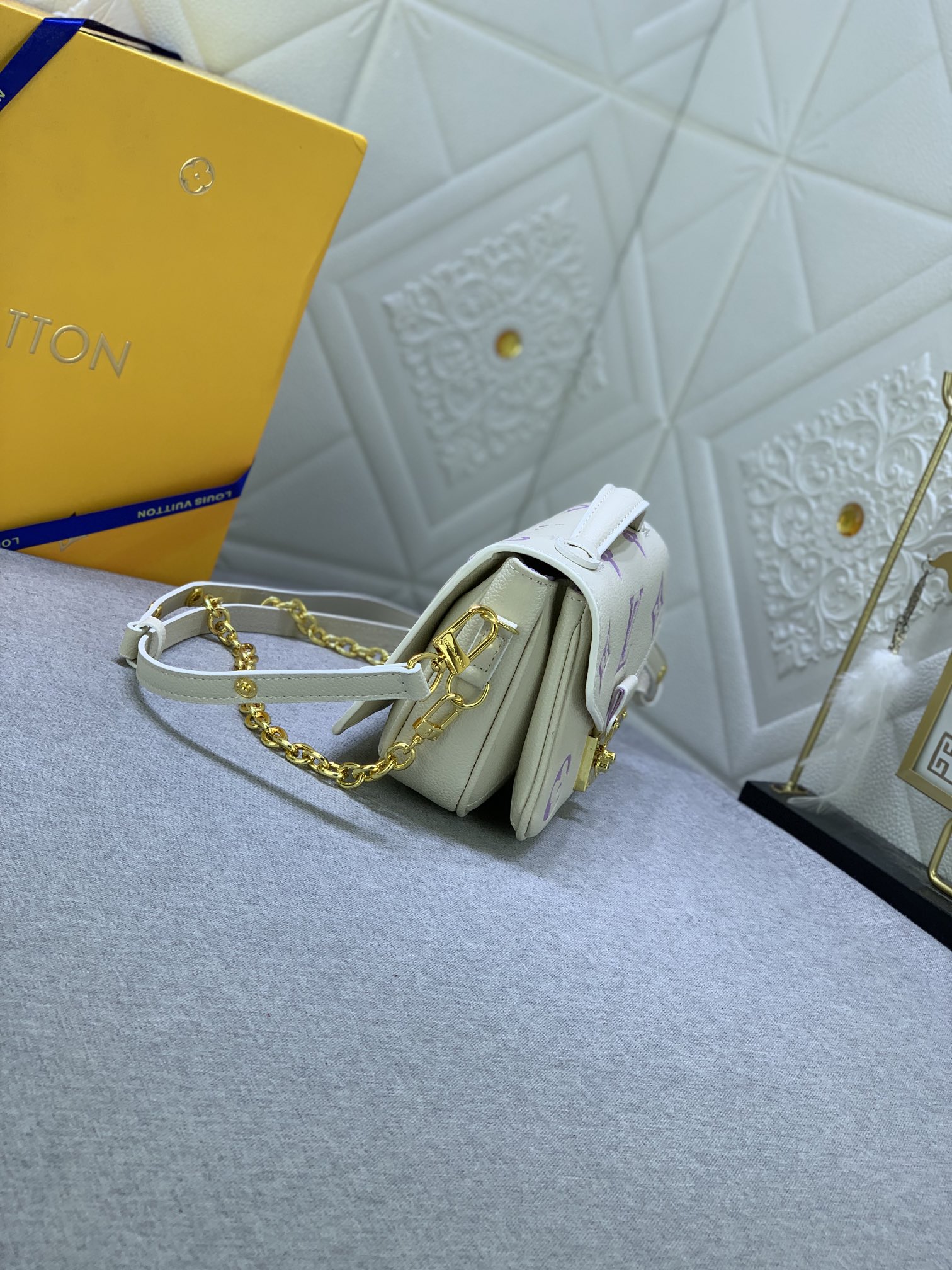 Louis Vuitton Pochette Métis East West M46279 (3) 21.5 x 13.5 x 6.0cm