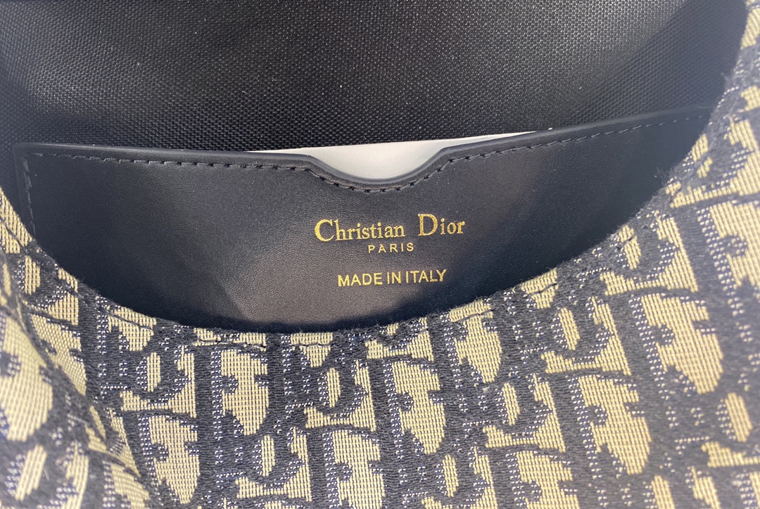 DIOR BOBBY 20235 27x19.5x8cm