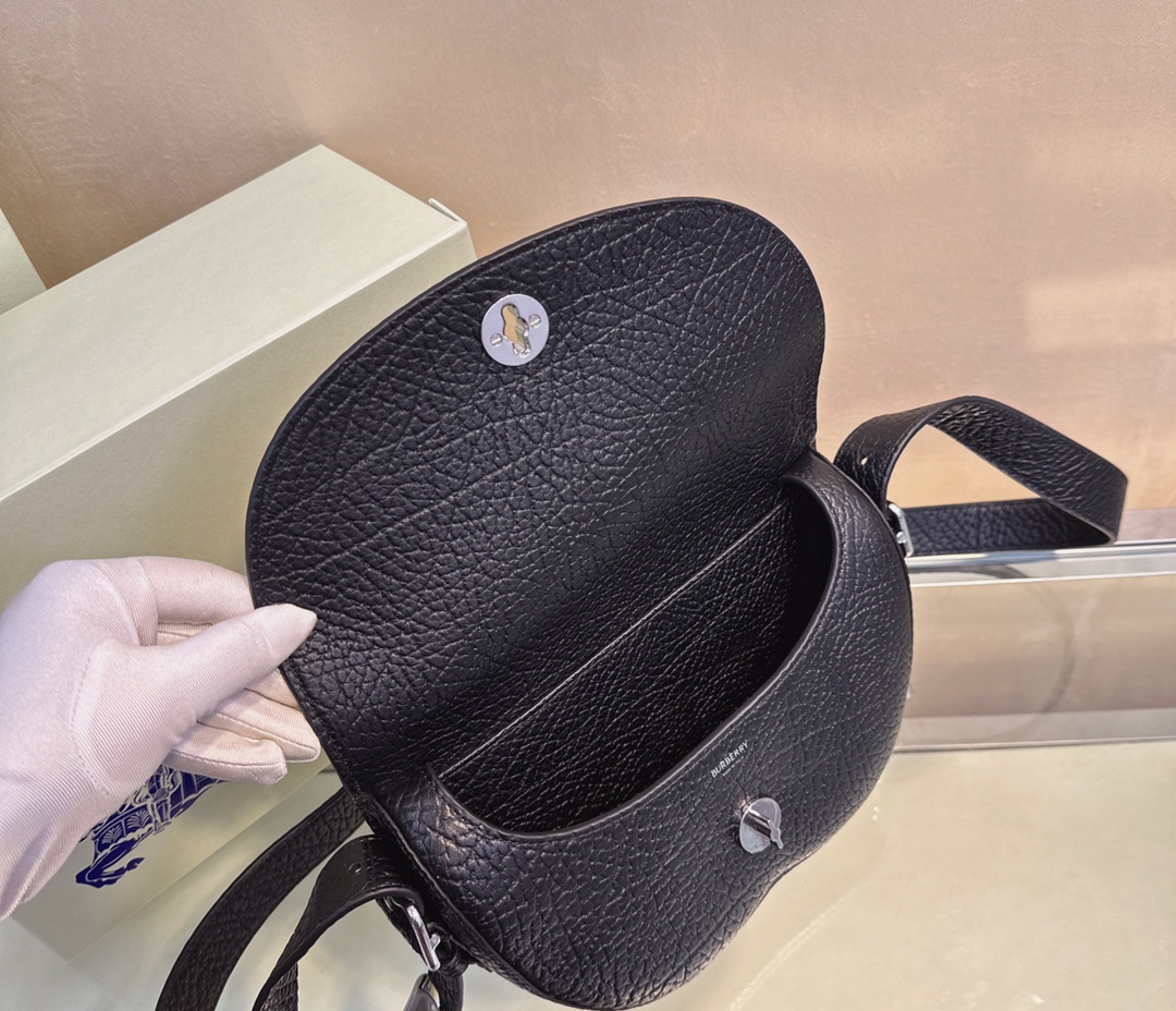 Burberry Chess 579175 25 × 6.5 x 17.5cm