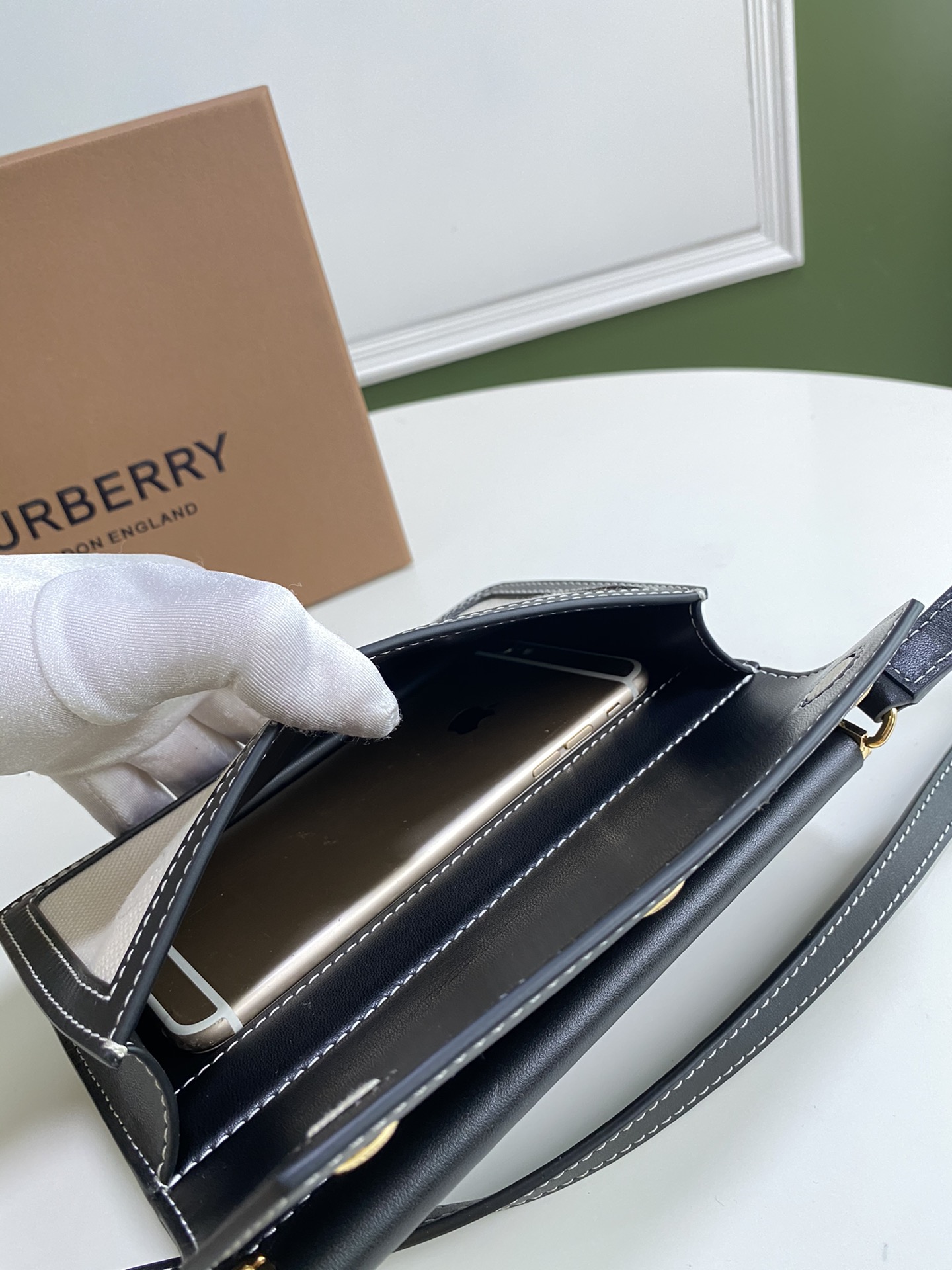 Burberry 611163 (2) 19 x 5 x 15cm