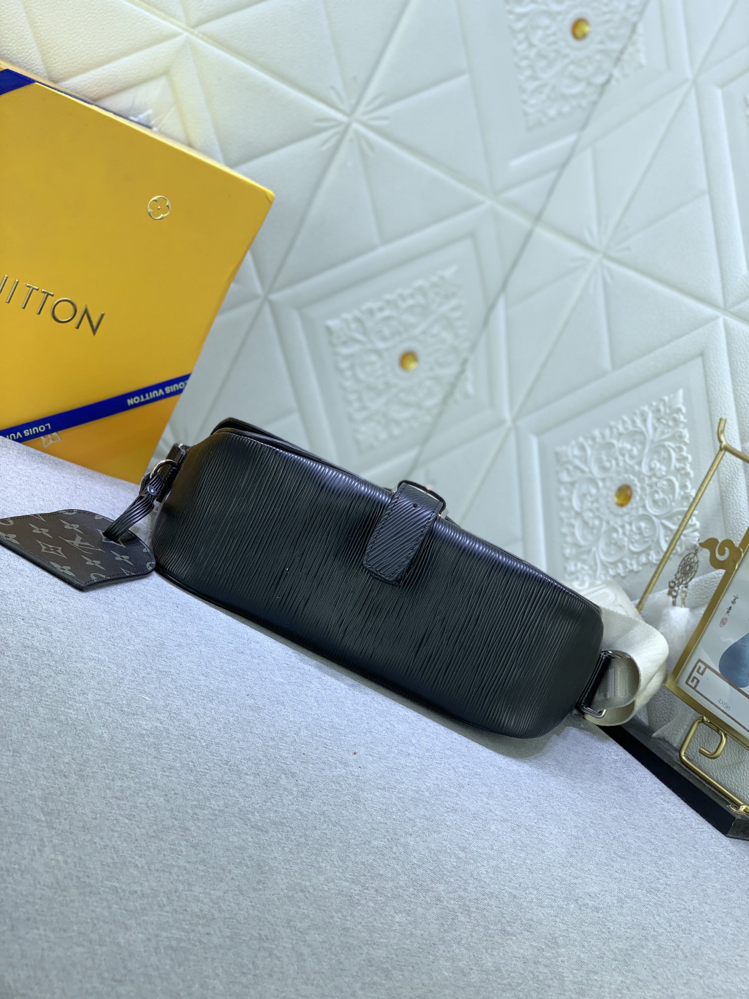 Louis Vuitton M23097 34 x 19 x 11cm
