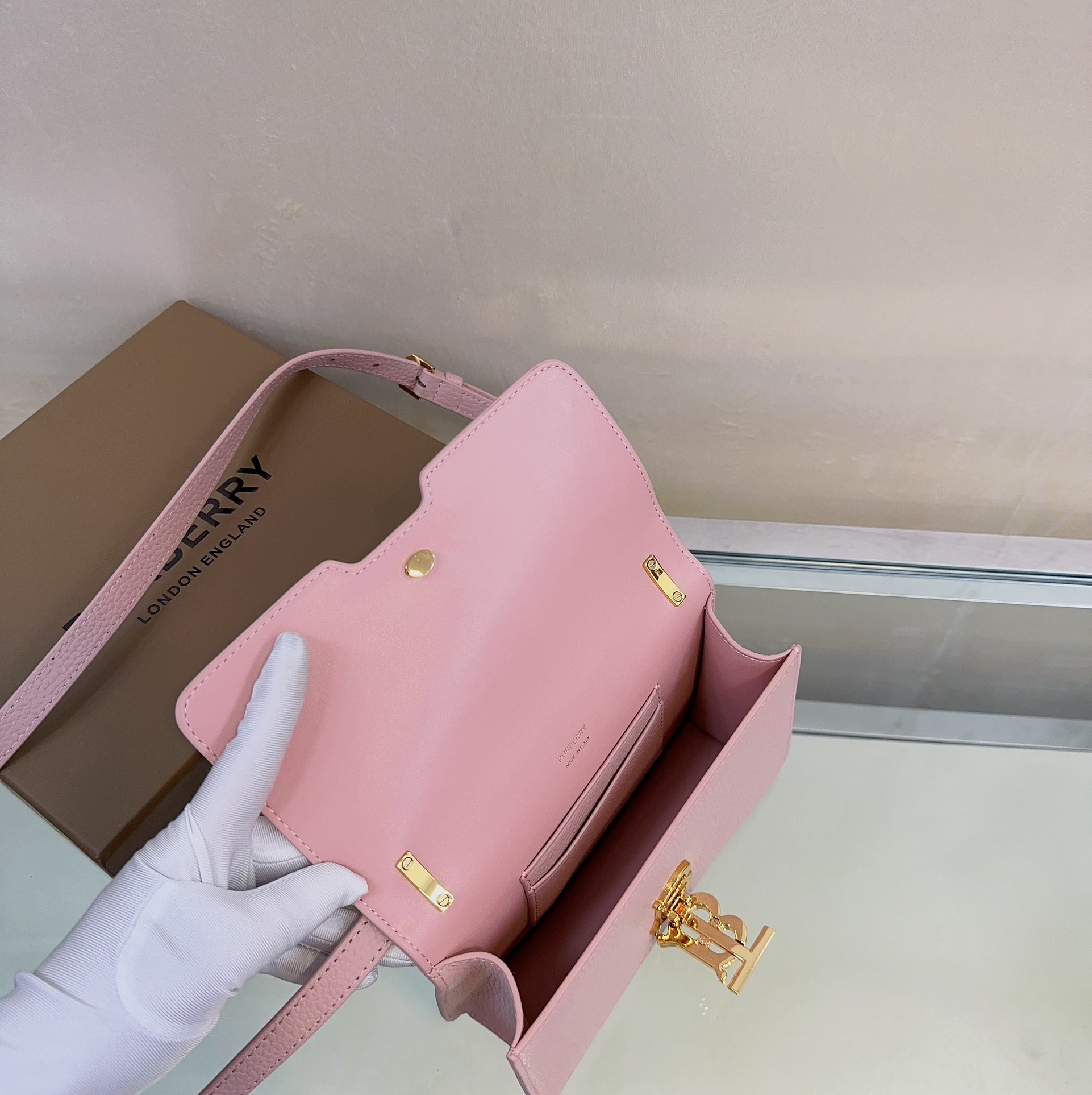 Burberry 914163 (5) 20 x 5.5 x 12.5cm