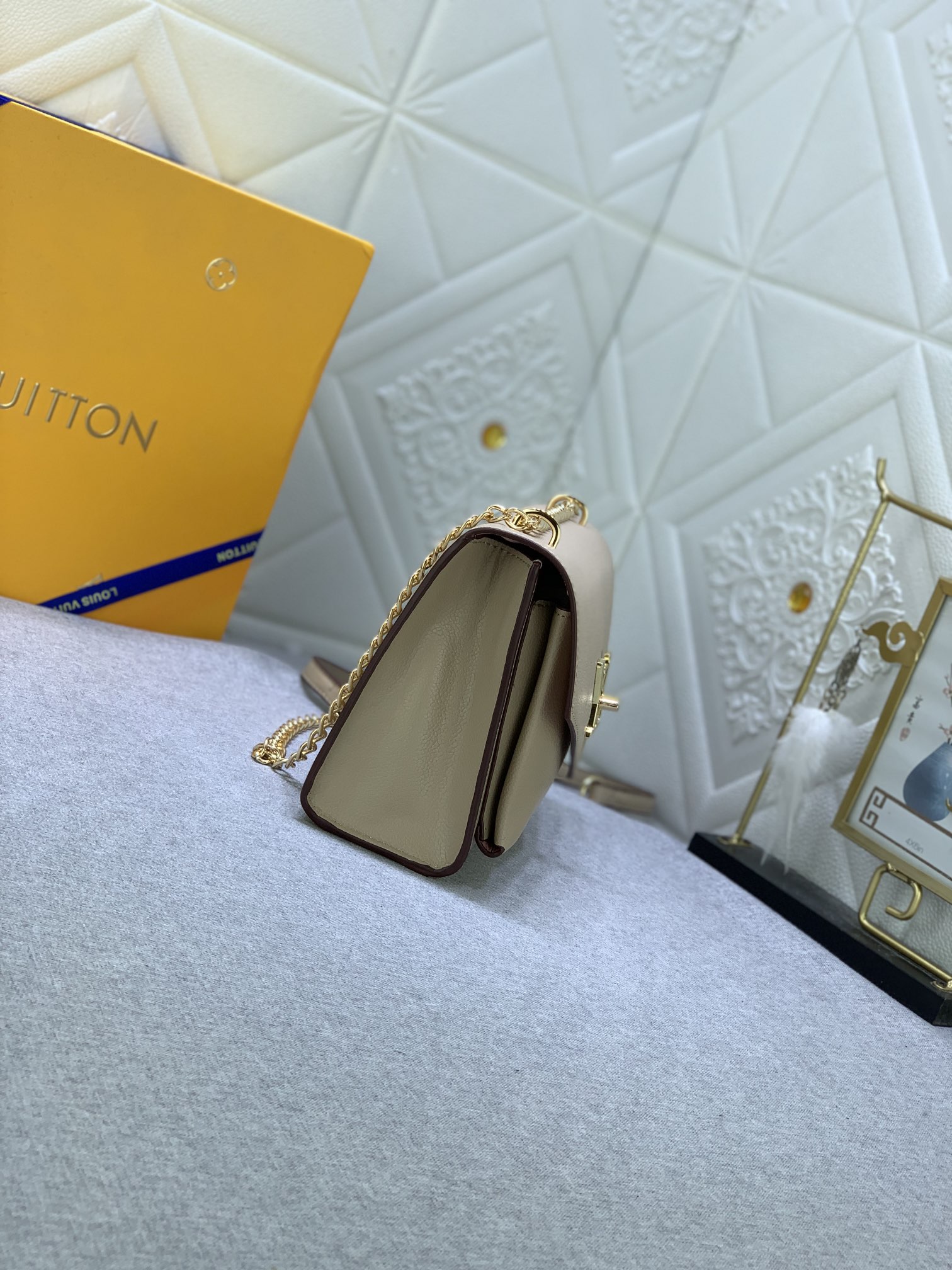 Louis Vuitton Mylockme BB M51418 (3) 22.5 x 17.0 x 5.5 cm