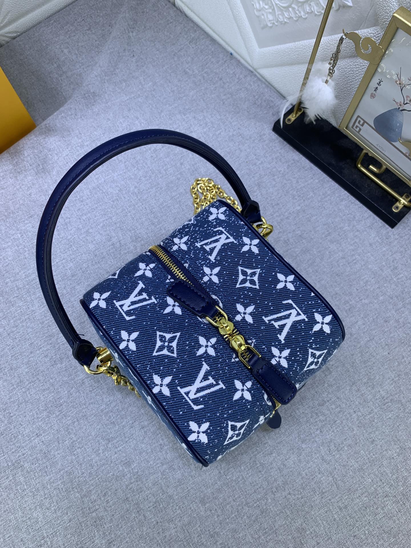 Louis Vuitton Square Bag M59611 16x16x16cm