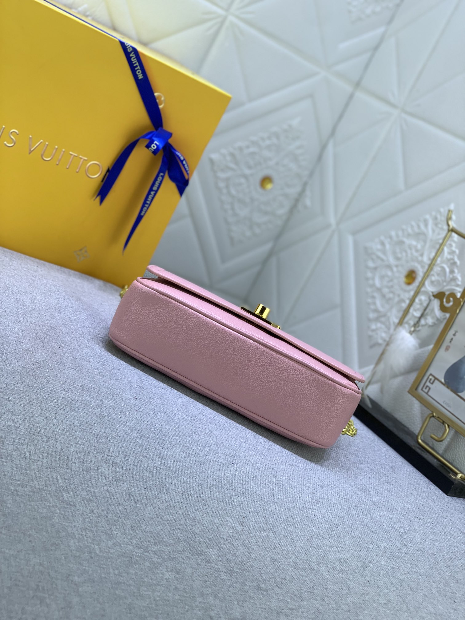 Louis Vuitton LOCKME EAST WEST M22303 (2) 23.5 x 14 x 6cm