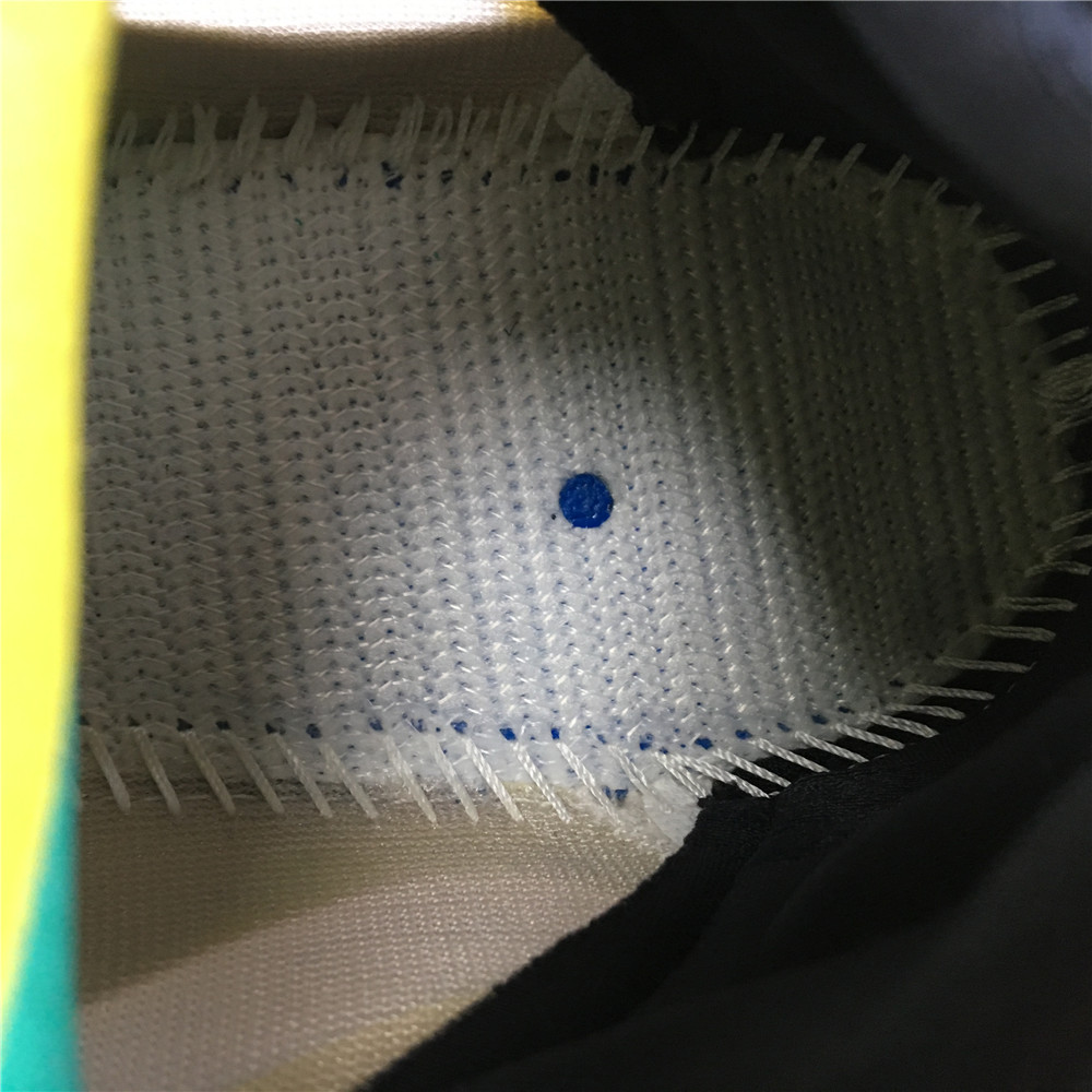 adidas Yeezy 700 V3Azael