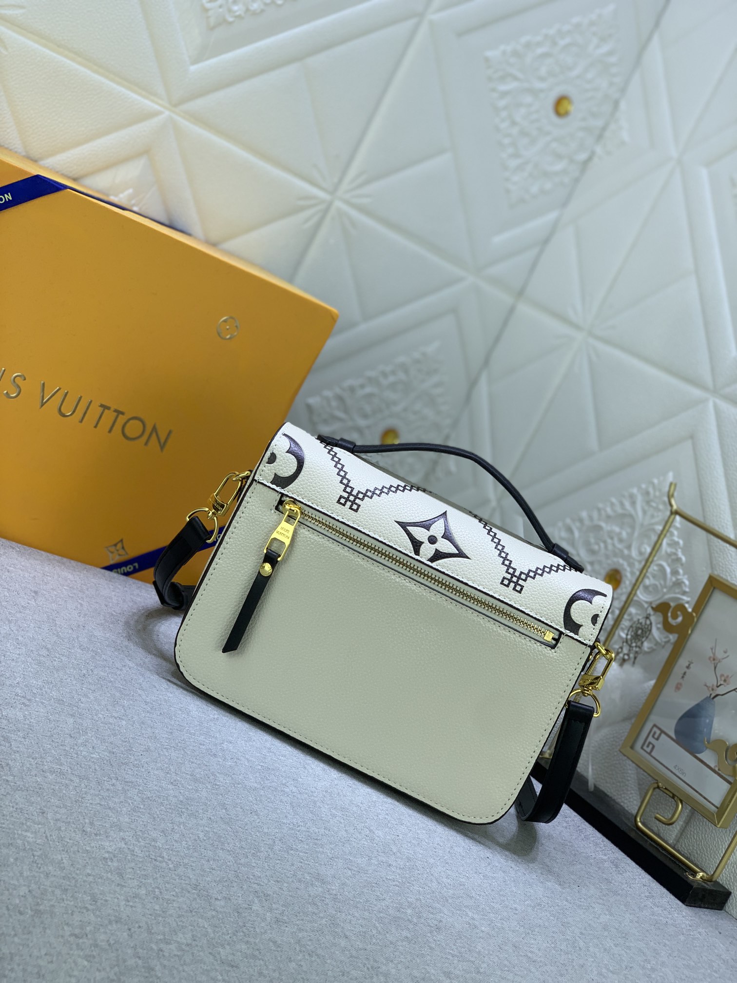 Louis Vuitton Pochette Metis M46028 (3) 25x19x7cm
