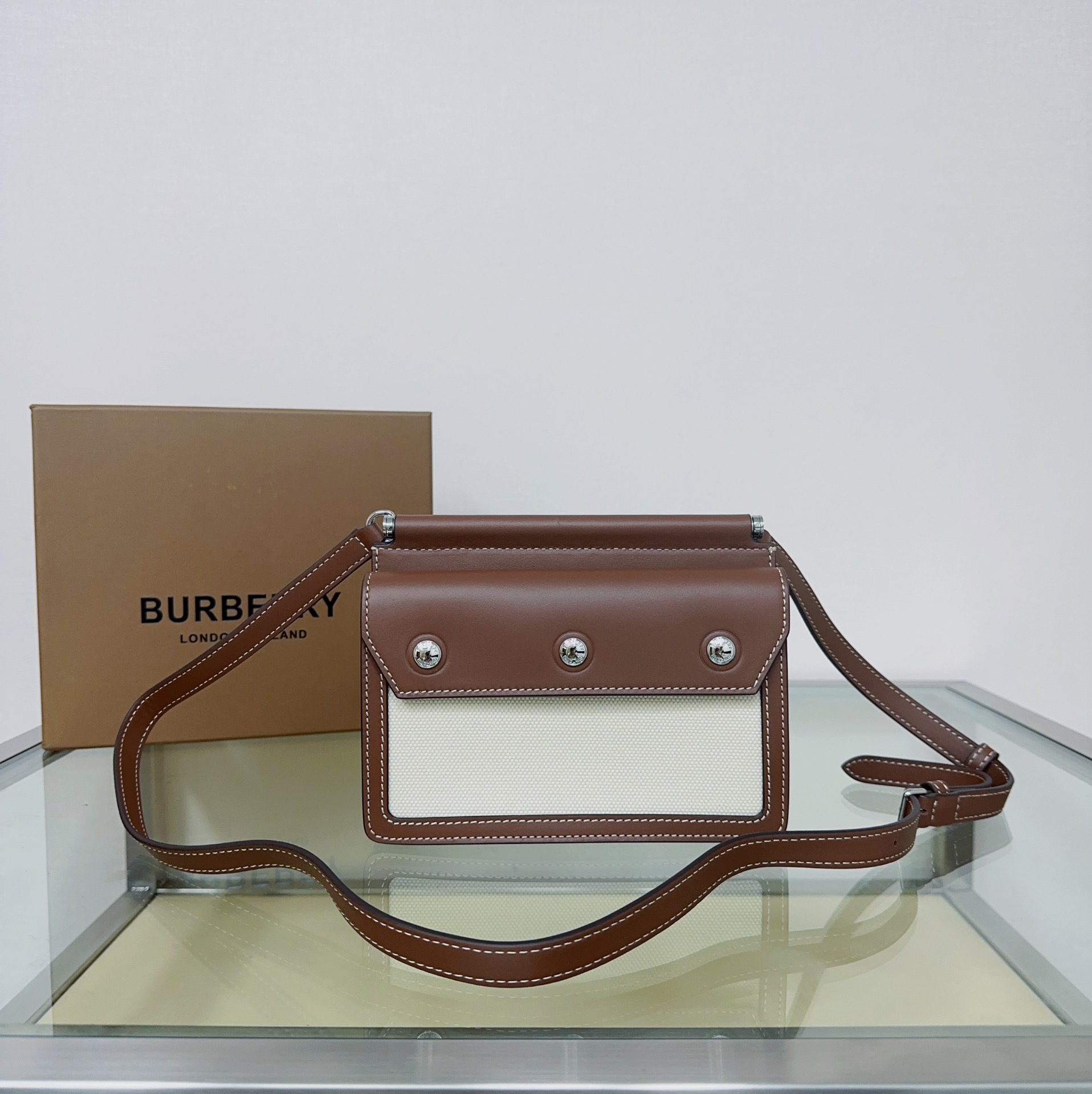 Burberry 611163 19 x 5 x 15cm
