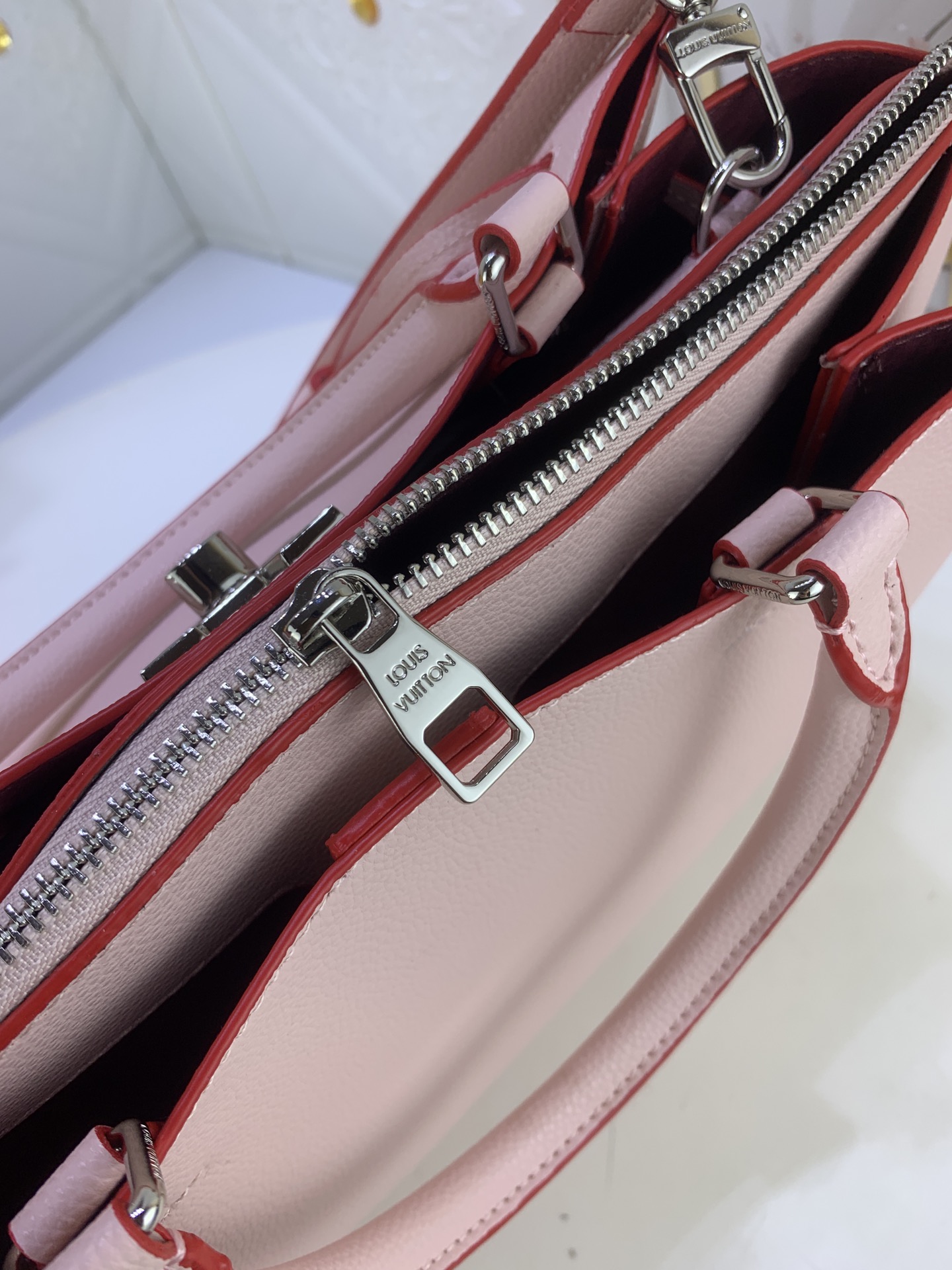 Louis Vuitton LOCKMETO M54569 38 x 24x 15.5cm