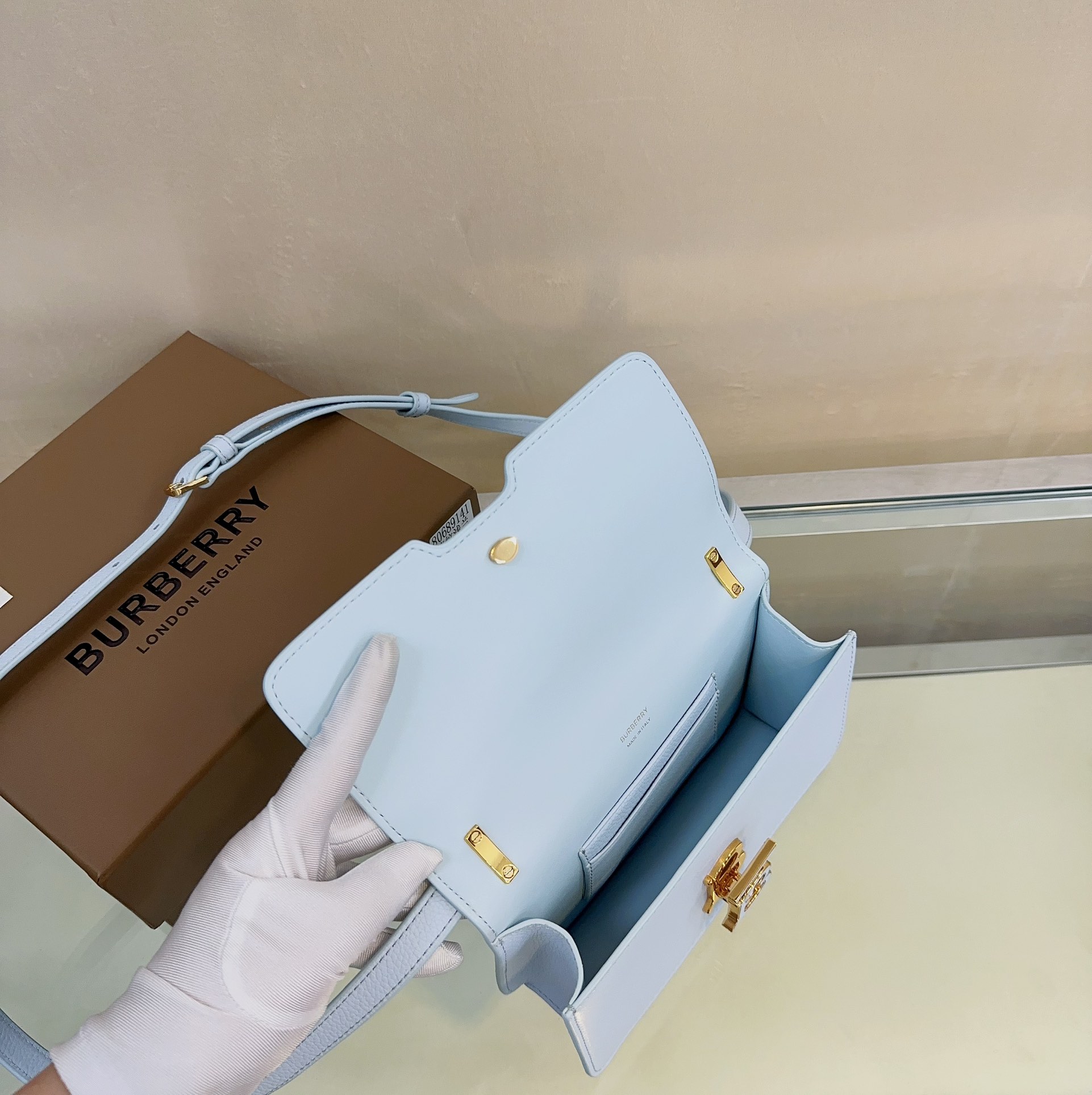 Burberry 914163 (3) 20 x 5.5 x 12.5cm