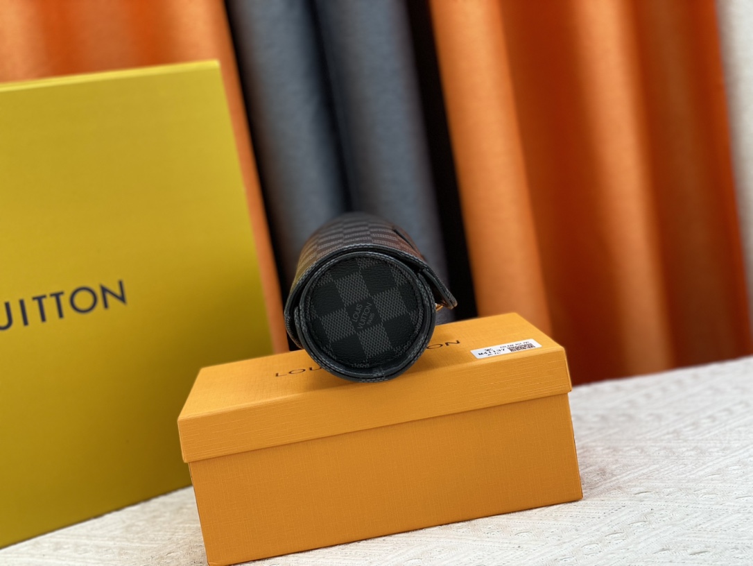 Louis Vuitton M47530 (2) 20 x 8 x 8 cm