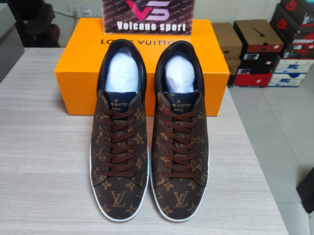 LV classic print shoes