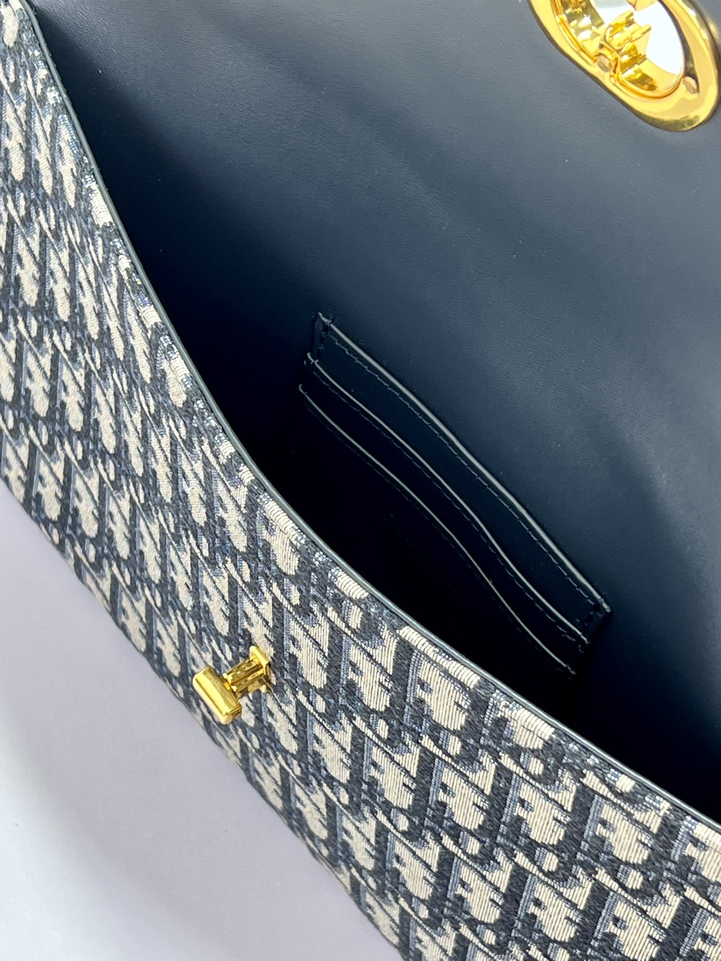 Dior 30 Montaigne Avenue 2039 30x18.2x2cm