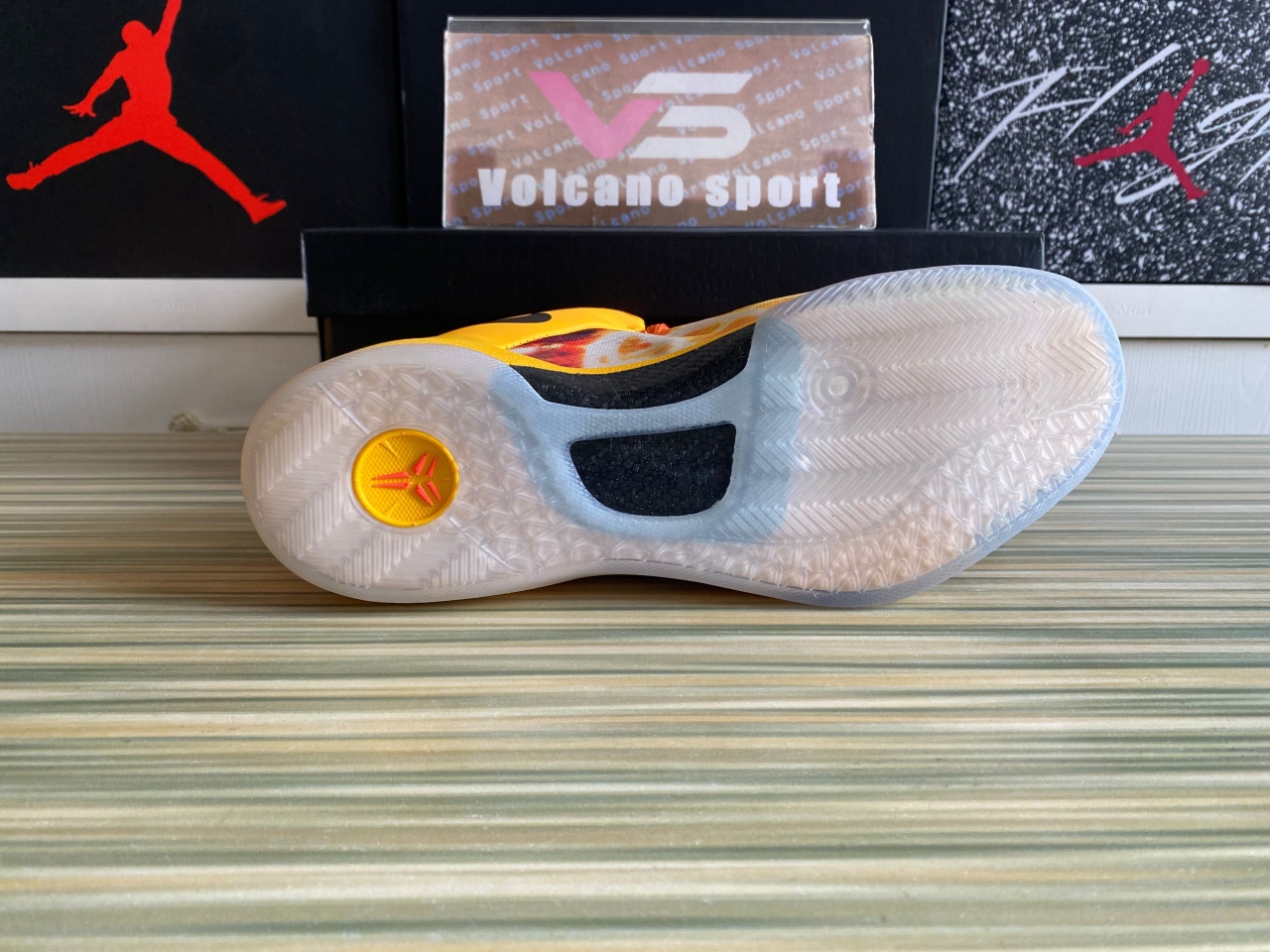 Kobe 8 Shanghai Fireworks 555035-800