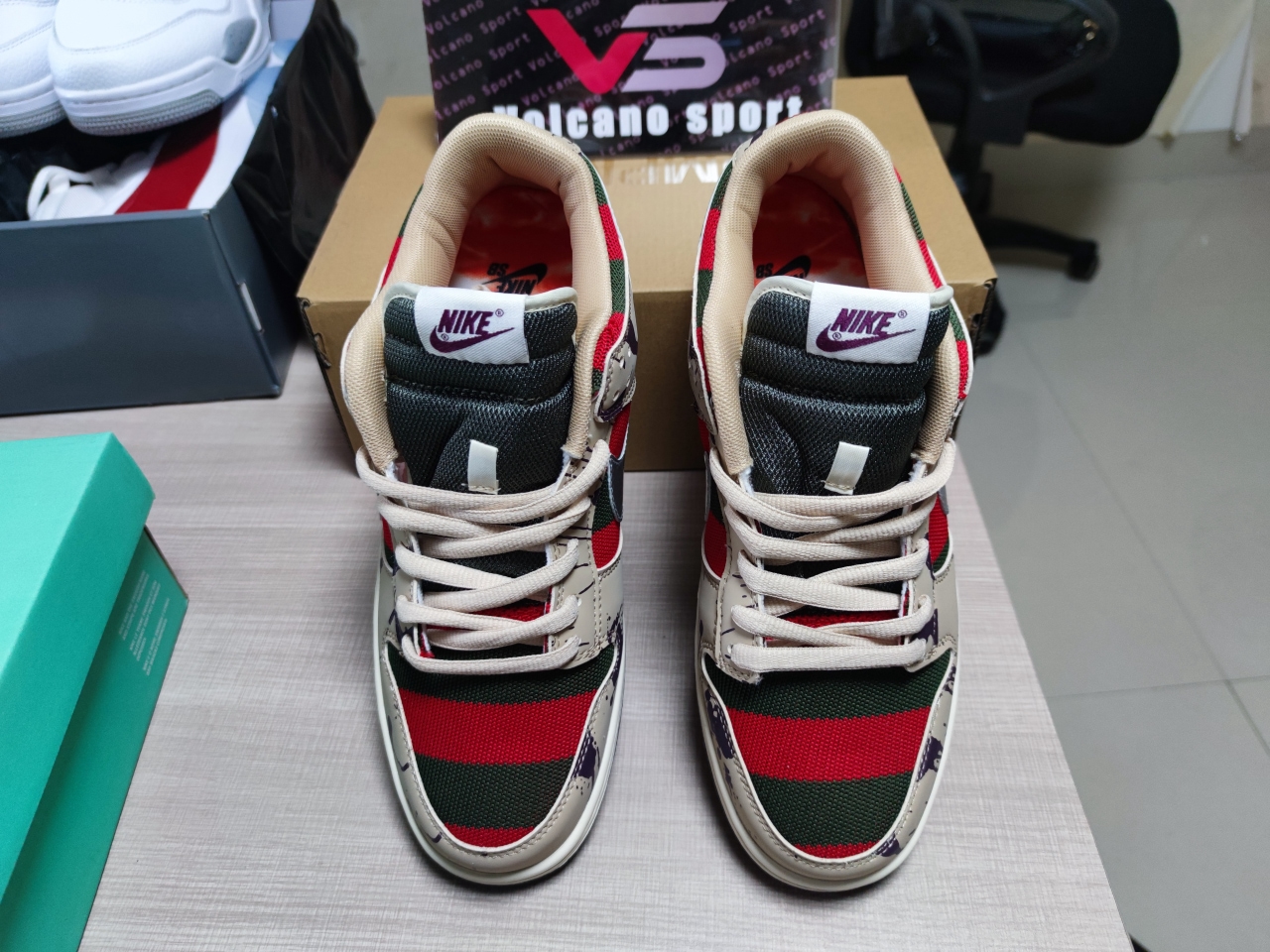 SB Dunk Low Freddy Krueger 313170-202