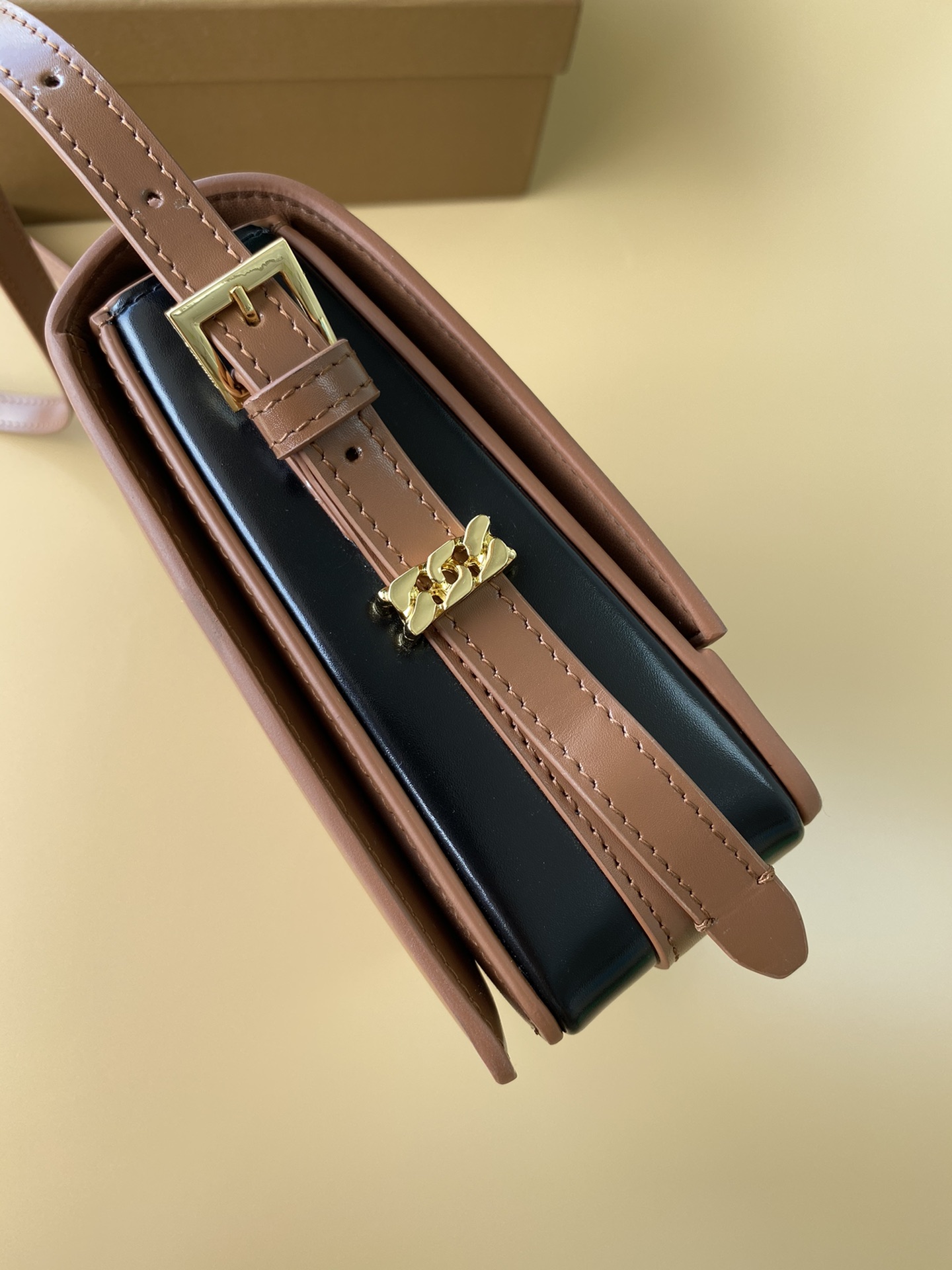 Burberry Grace 595155 19.5 x 7 x 16cm