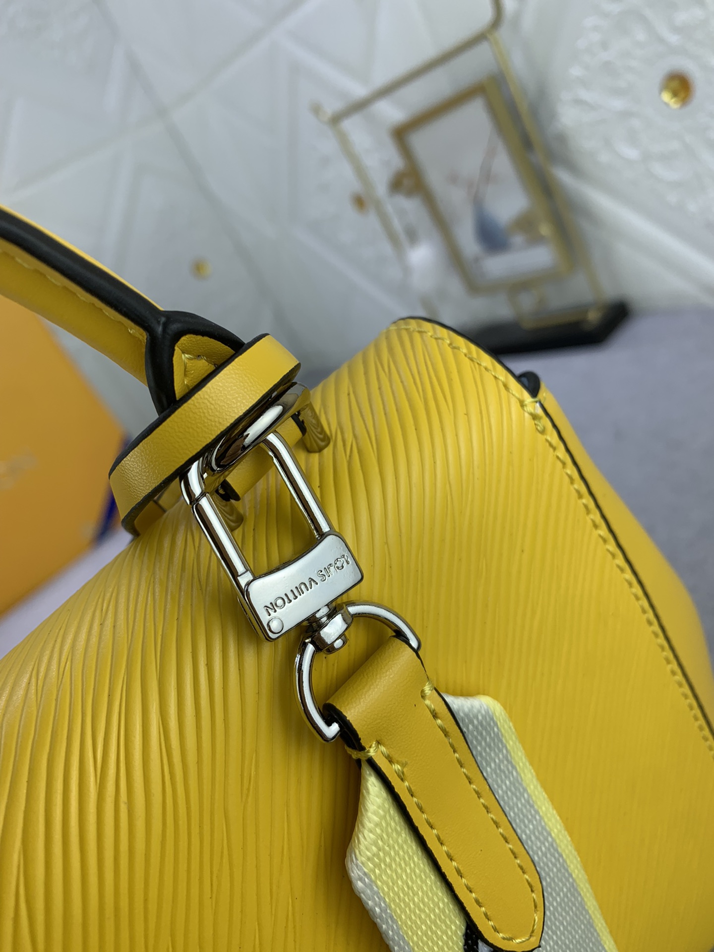 Louis Vuitton Cluny M58931