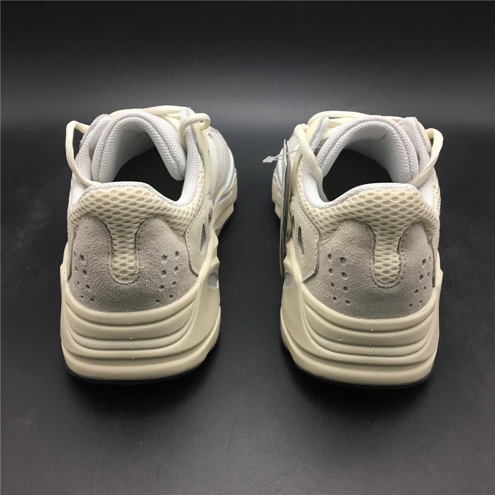 adidas Yeezy Boost 700Analog