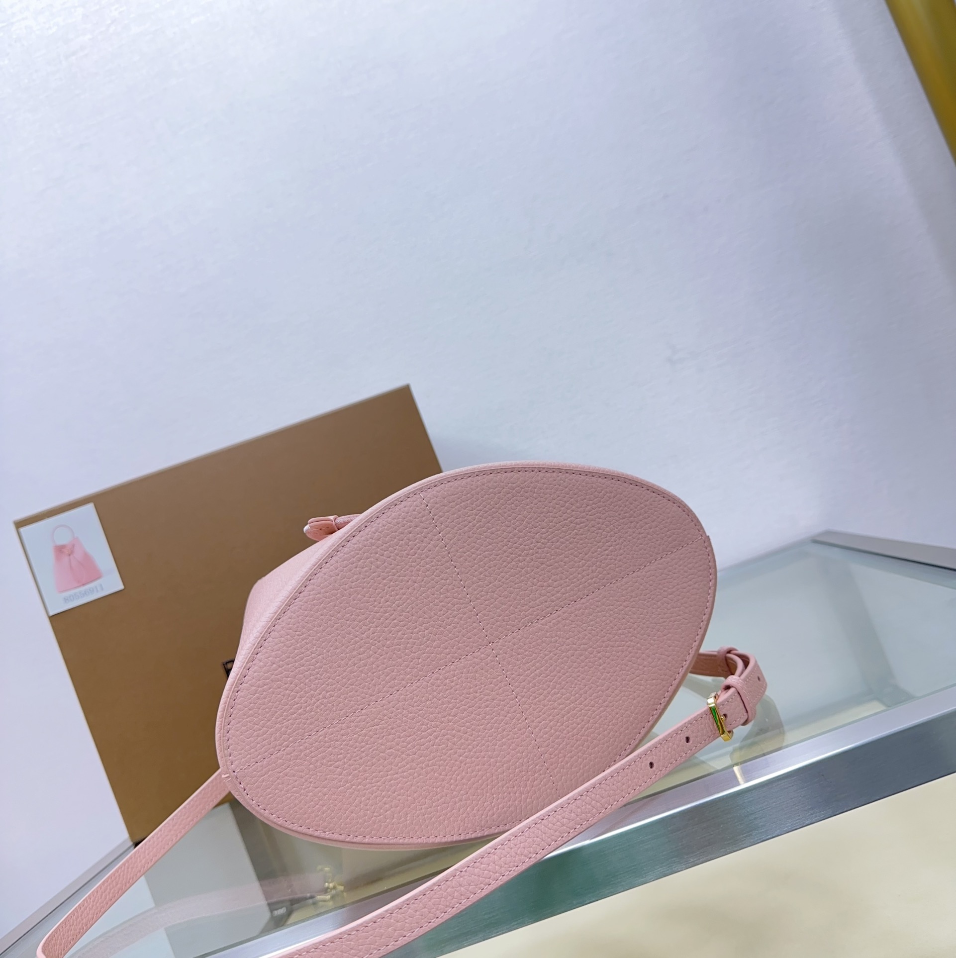 Burberry 691173 16 x 26 x 26cm