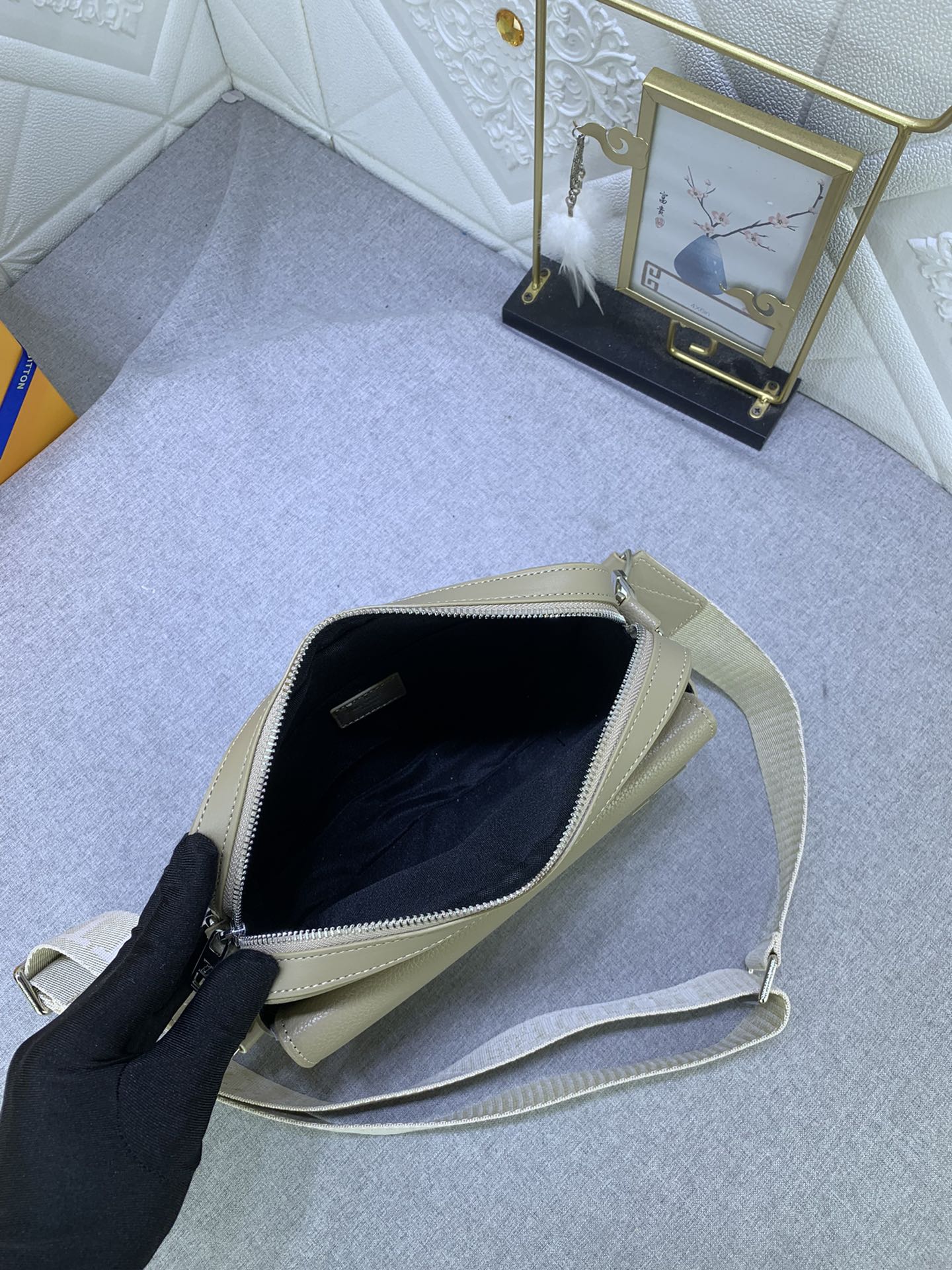 Louis Vuitton Fastline M22482 23.5x18x7cm