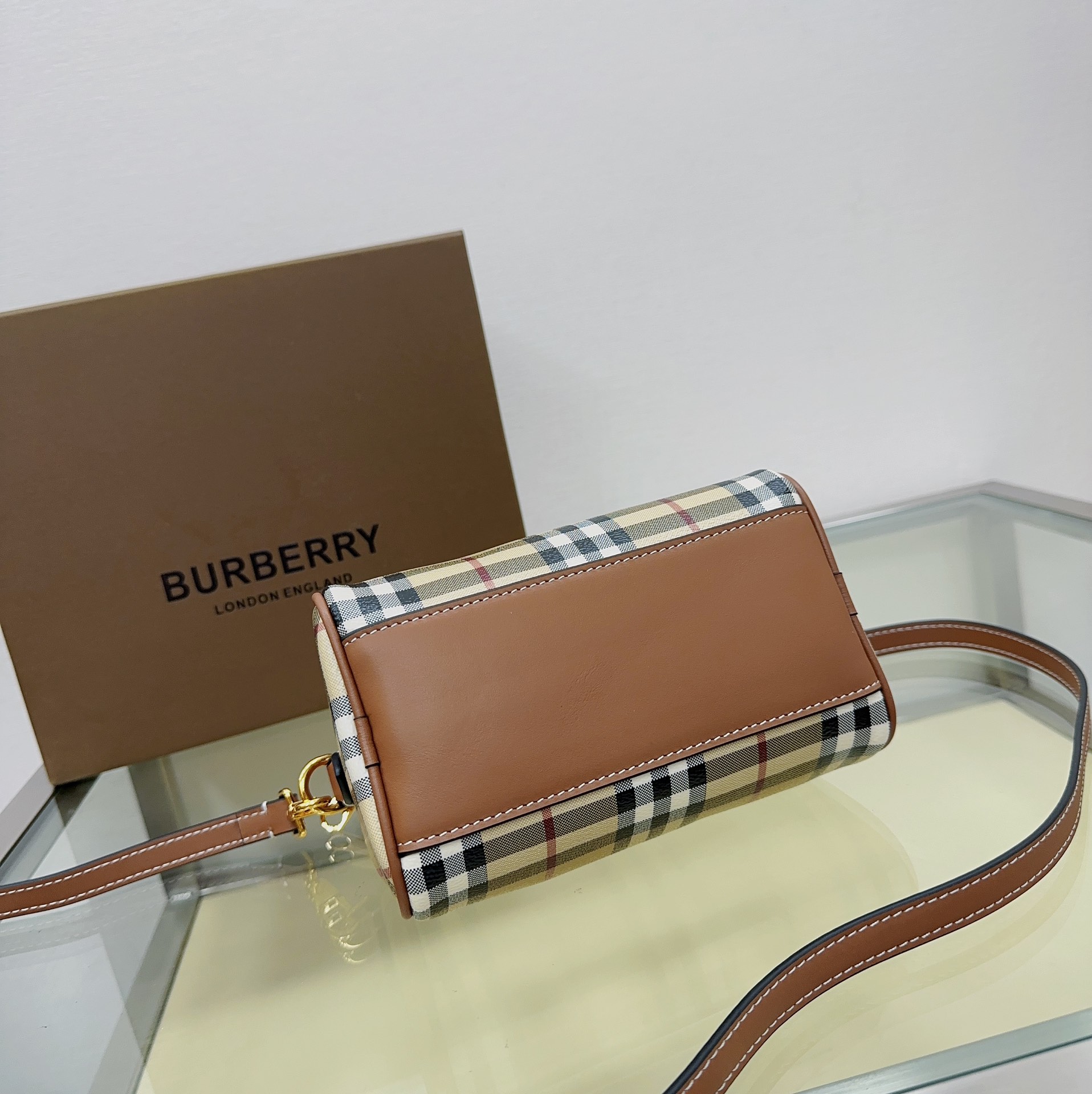 Burberry 496247 18.5 x 11x 12cm
