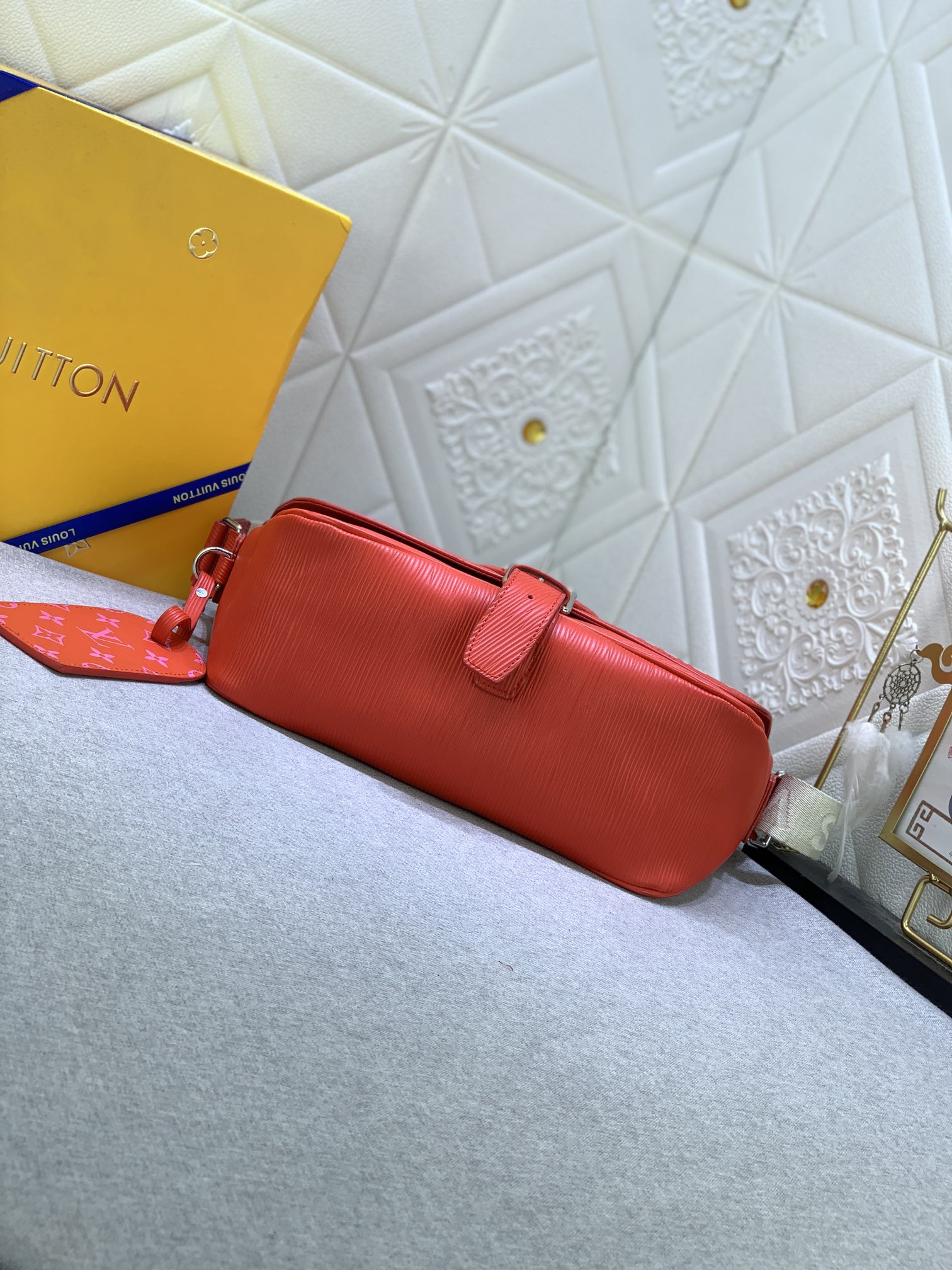 Louis Vuitton M23097 (3) 34 x 19 x 11cm