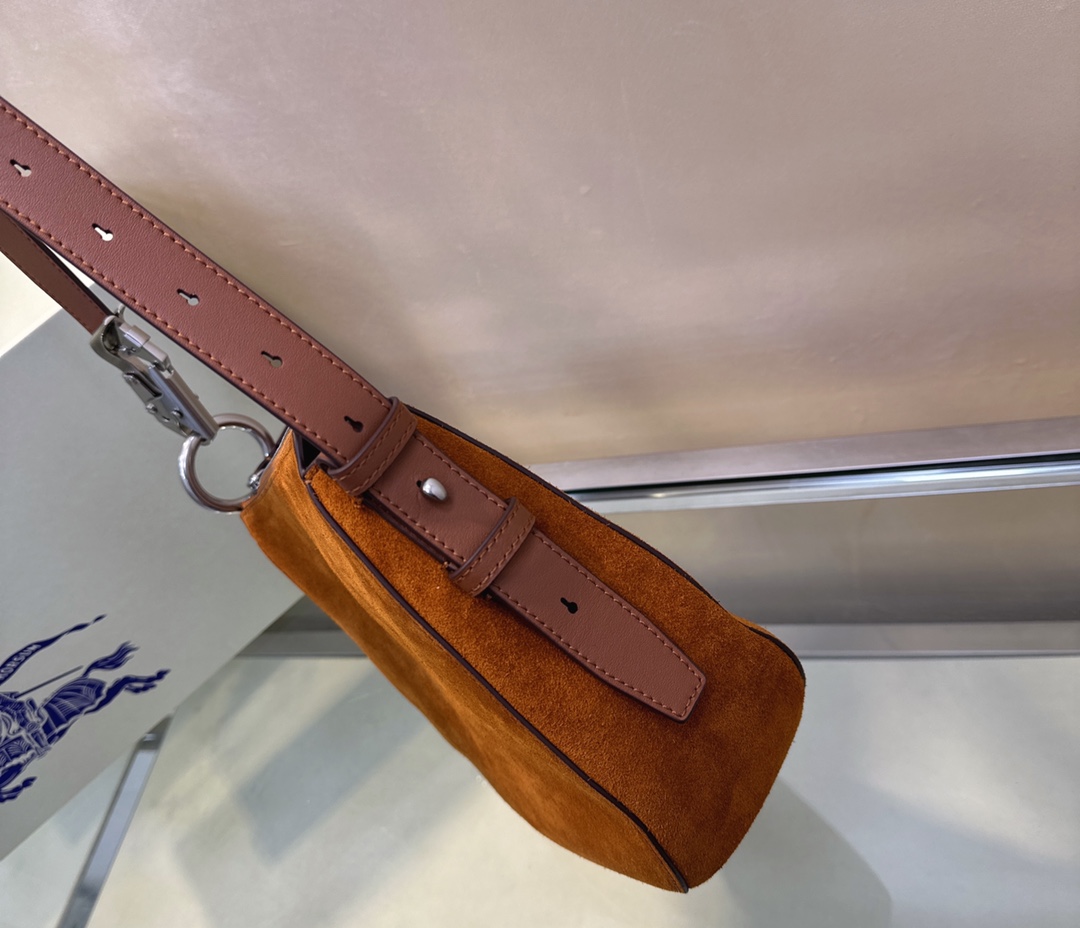 Burberry 553170 (2) 24x×23cm