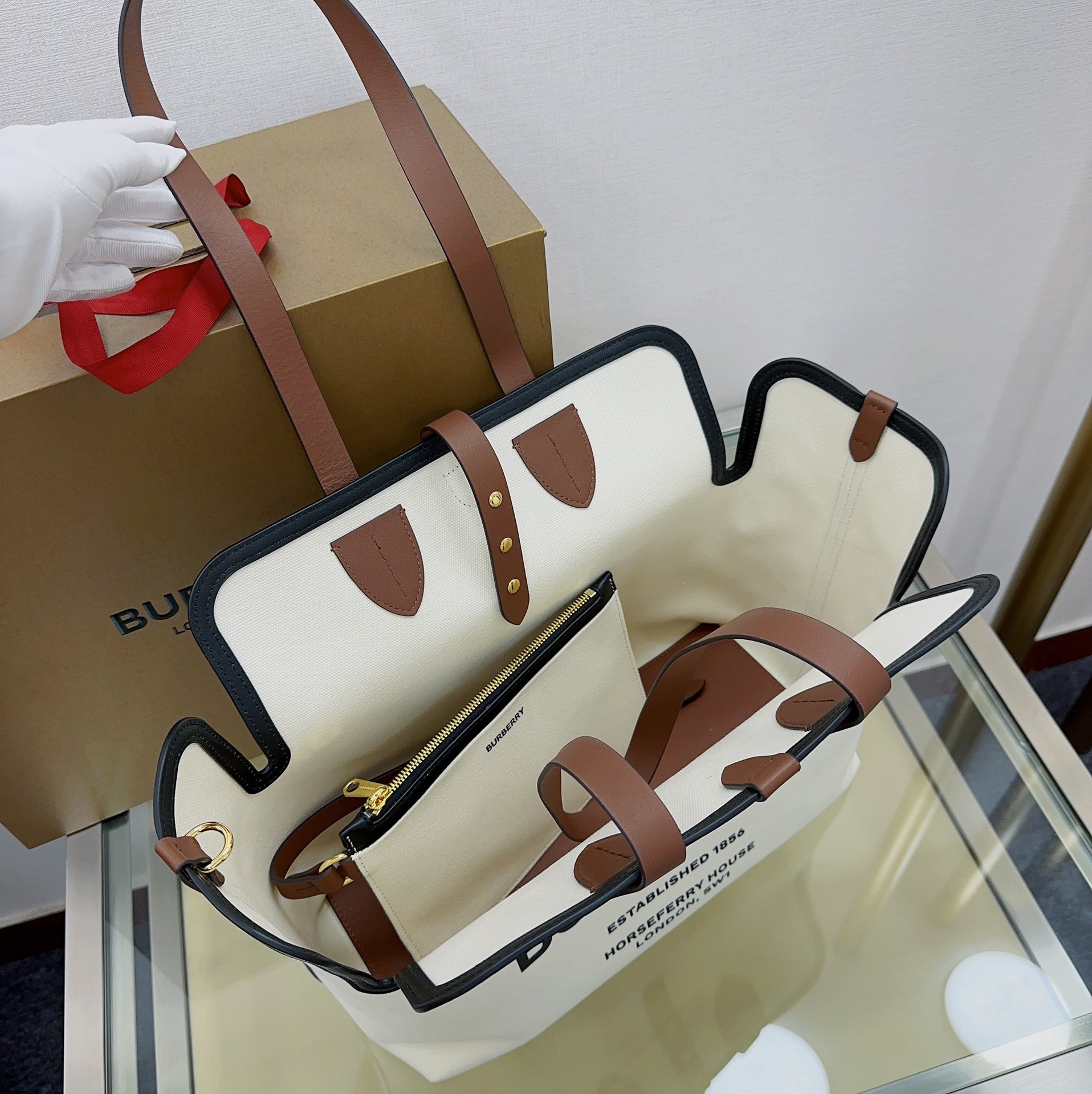 Burberry The Belt 588160 35 x 15 x 31cm