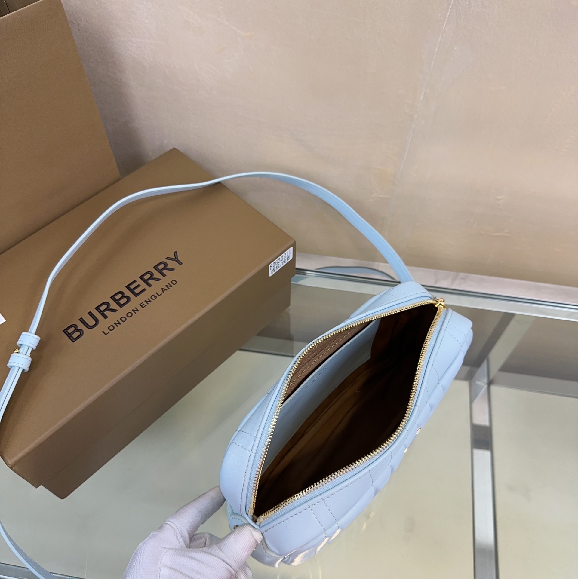 Burberry Lola  021163 (3)  24 x 6× 15cm