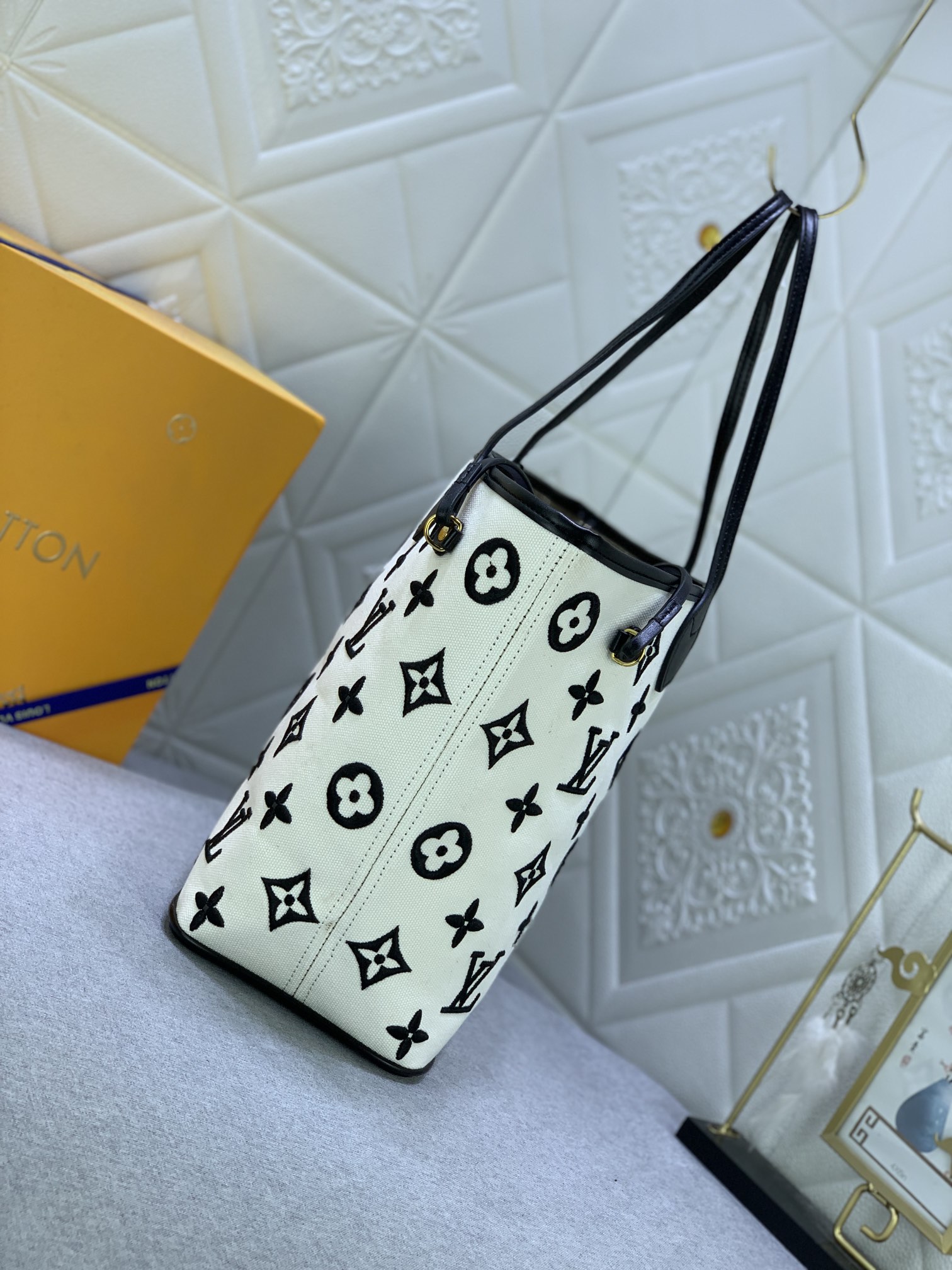 Louis Vuitton Neverfull MM M22839 31 x 28 x 14cm