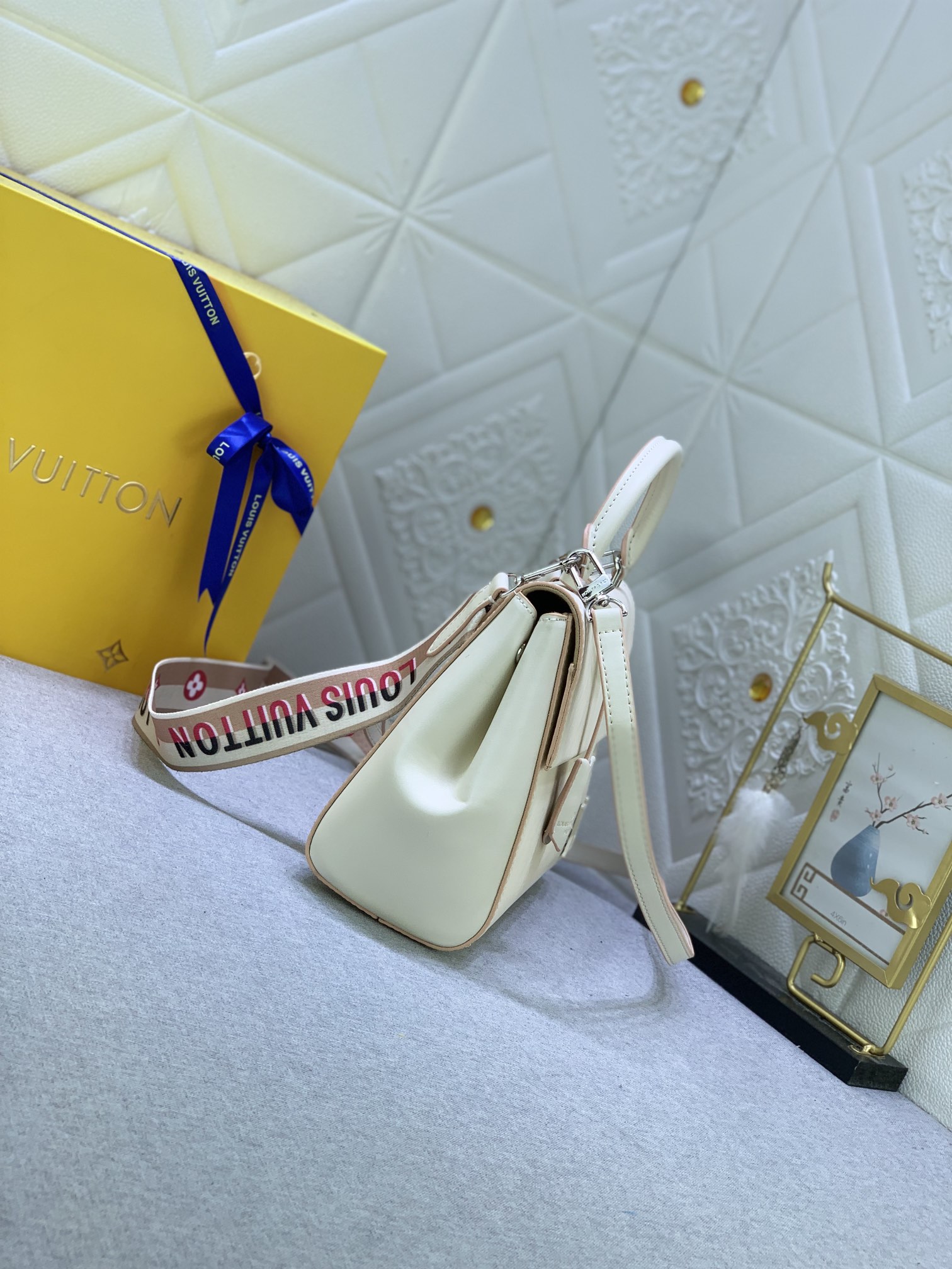 Louis Vuitton Cluny M58931 (3)