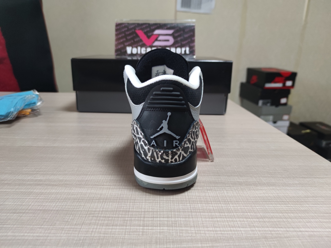 Jordan 3 Retro Wolf Grey 136064 004