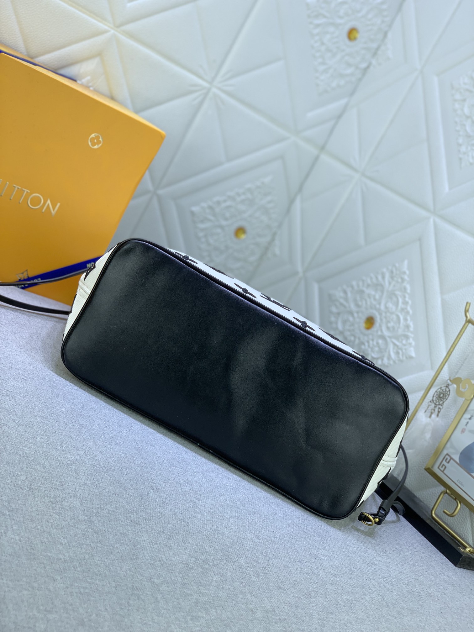 Louis Vuitton Neverfull MM M22839 31 x 28 x 14cm