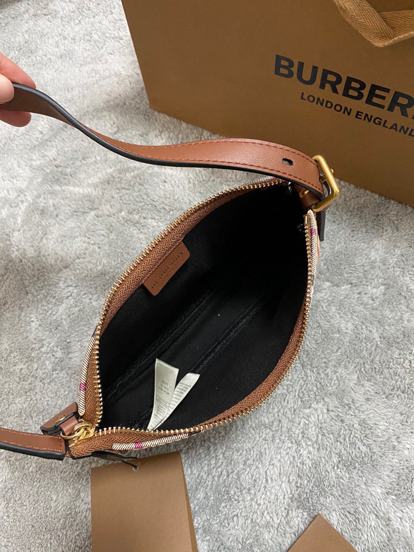 Burberry 881928 21x5x14cm