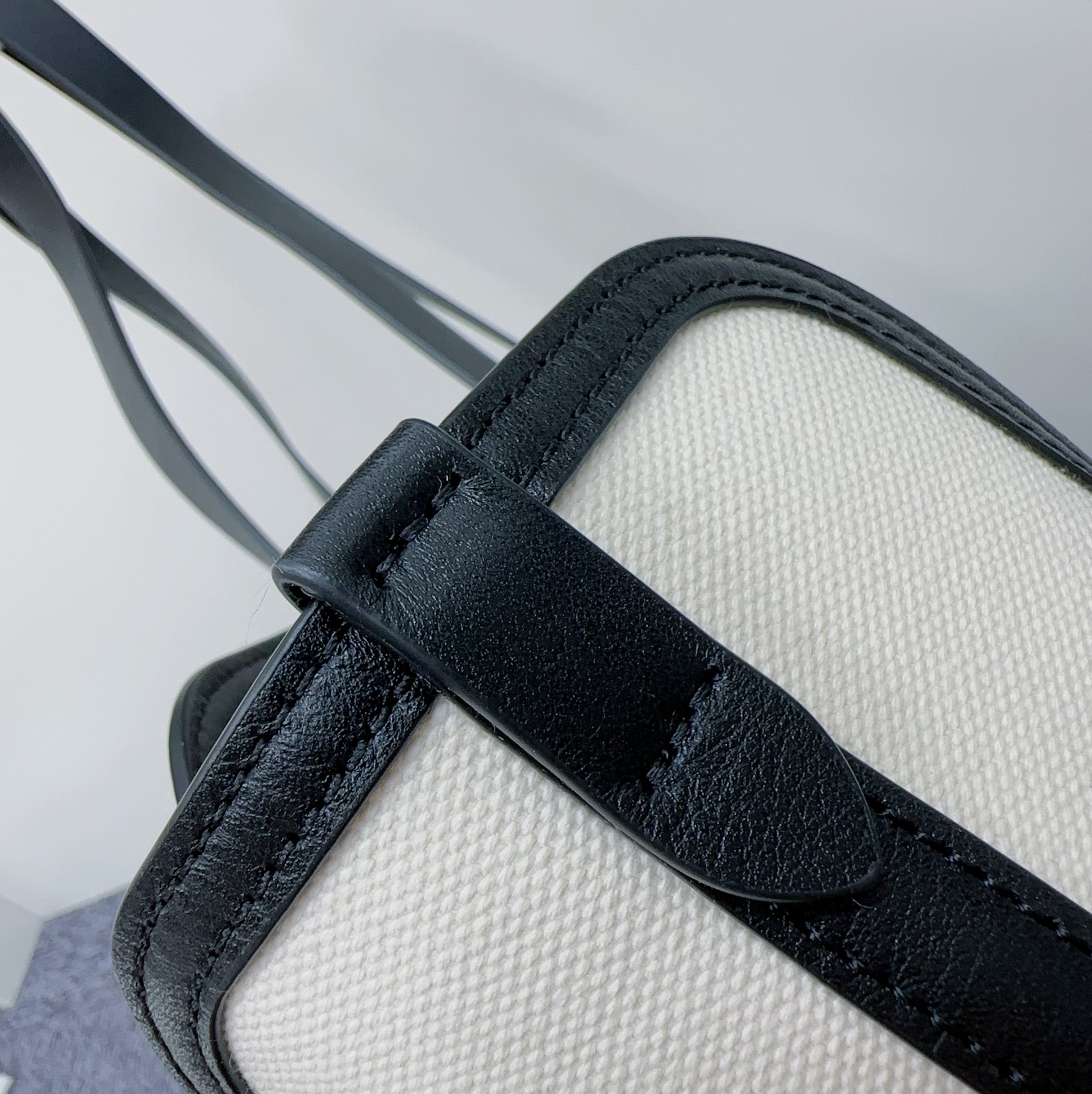 Burberry The Belt 341165 43x10x38cm