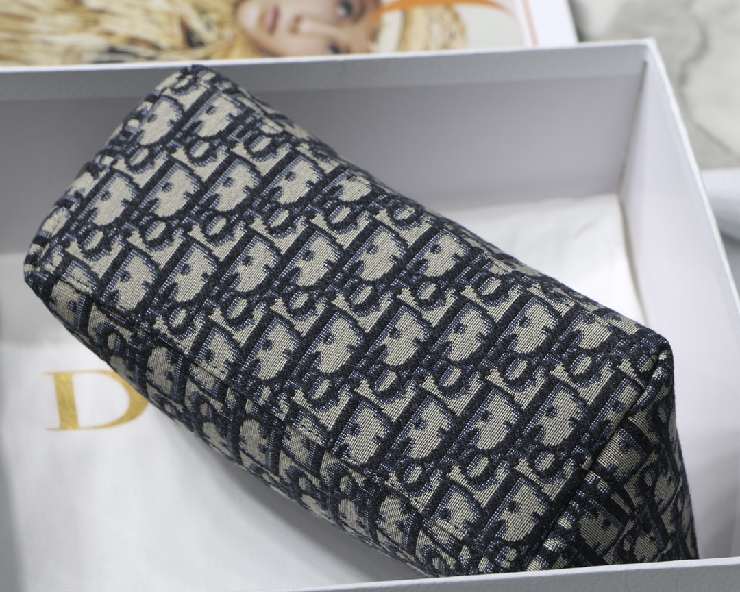 DIOR TRAVEL NOMAD M7003 22 x 13 x 9.5 cm