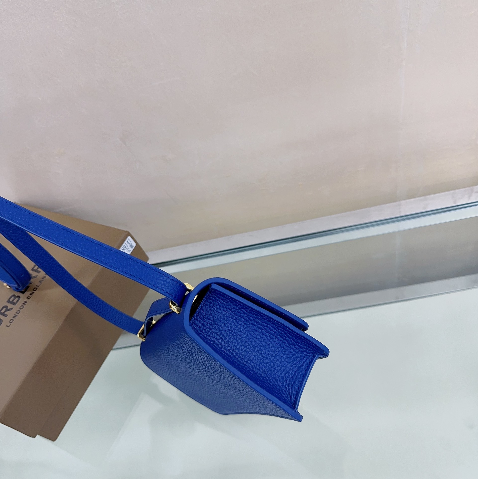 Burberry 914163 (2) 20 x 5.5 x 12.5cm