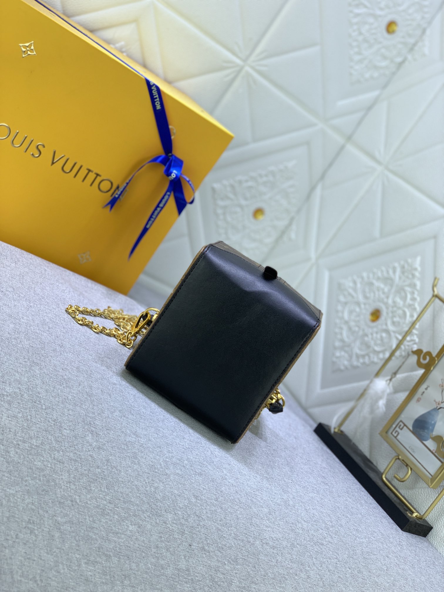 Louis Vuitton SQUARE M43589 16x16x16cm