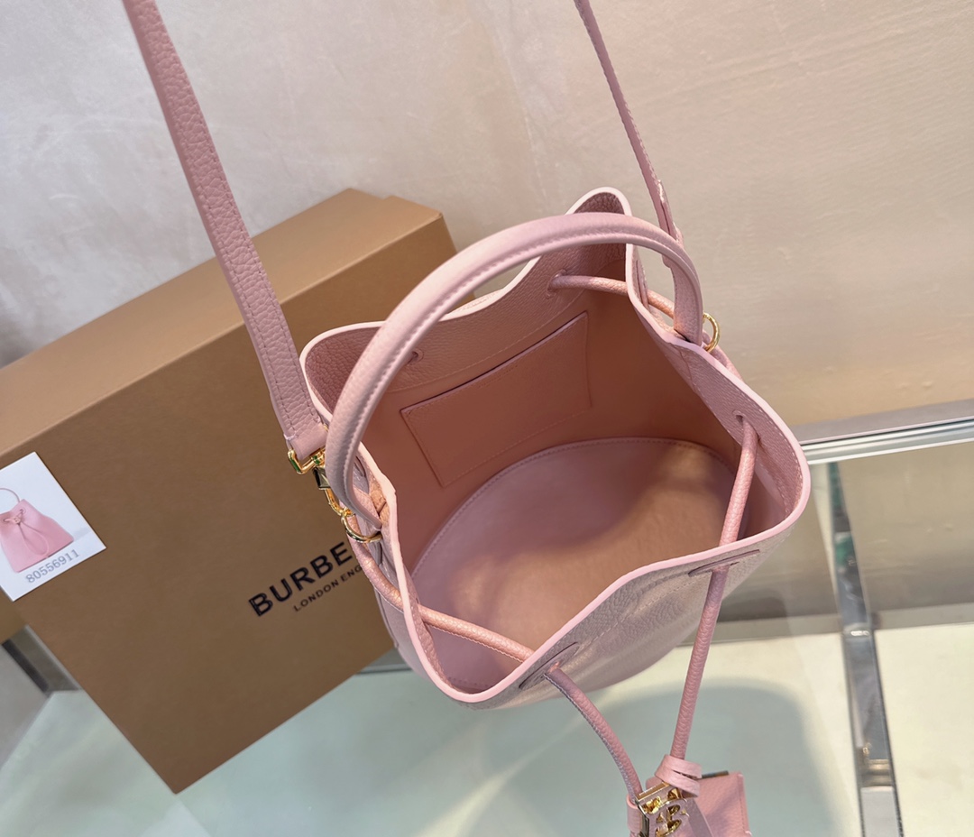 Burberry 691173 16 x 26 x 26cm