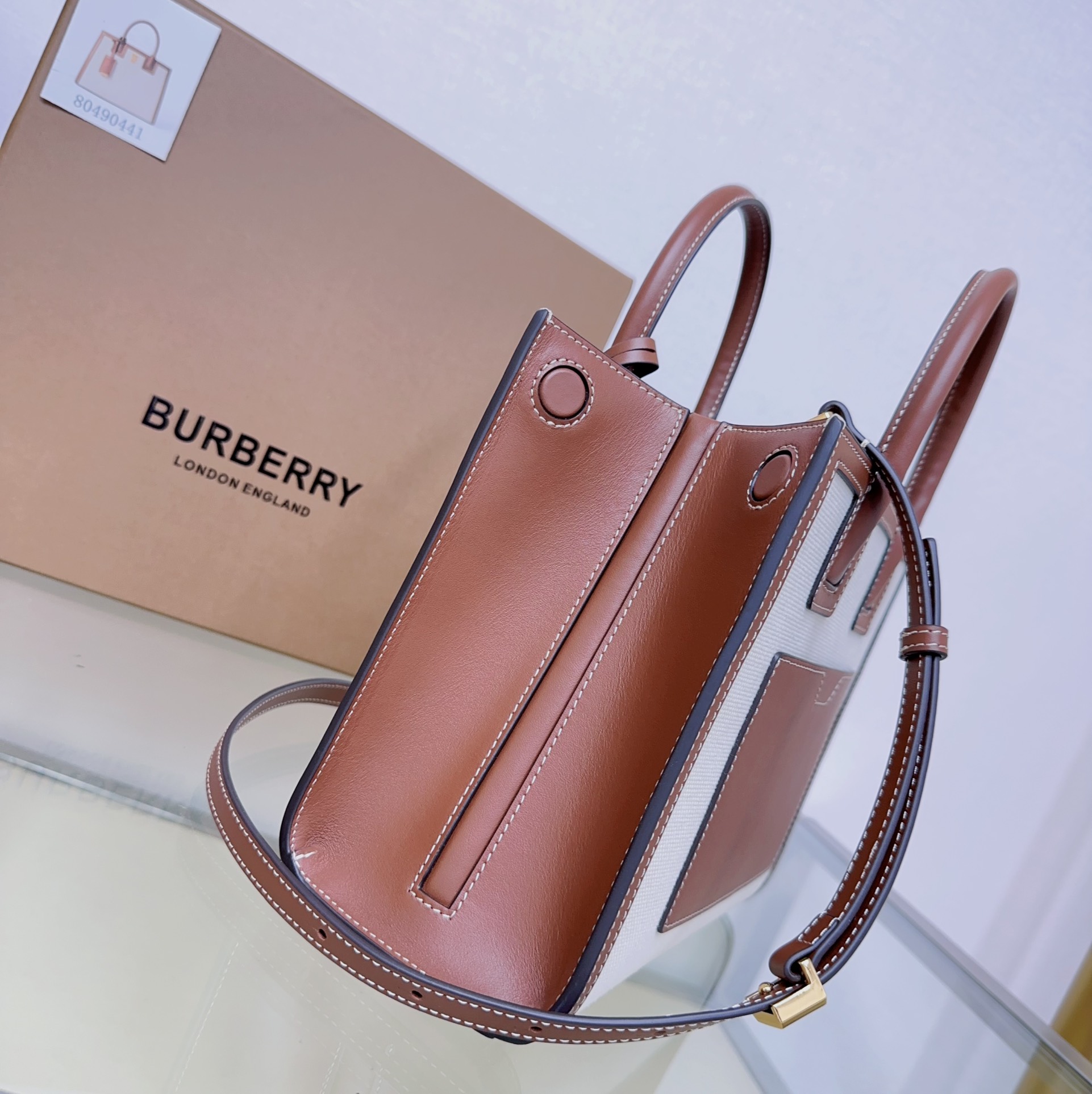 Burberry 044173 27x 11× 20cm