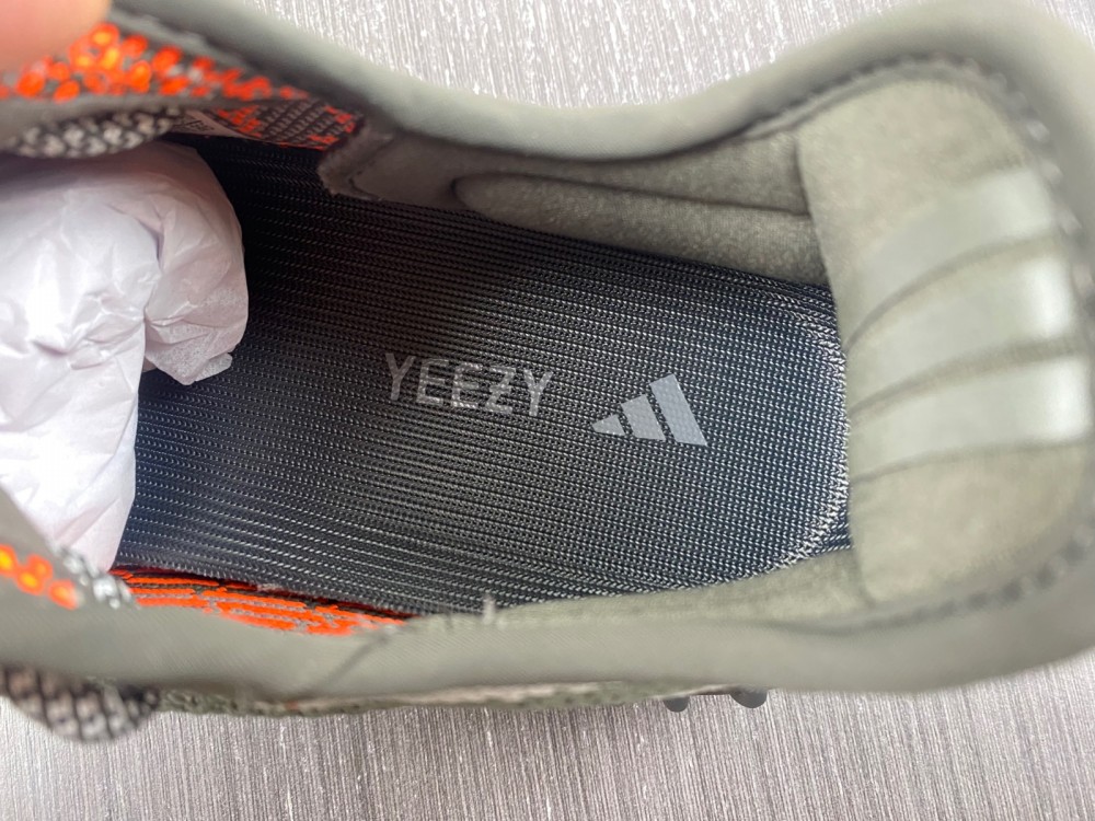 Yeezy Boost 350 V2 Carbon Beluga