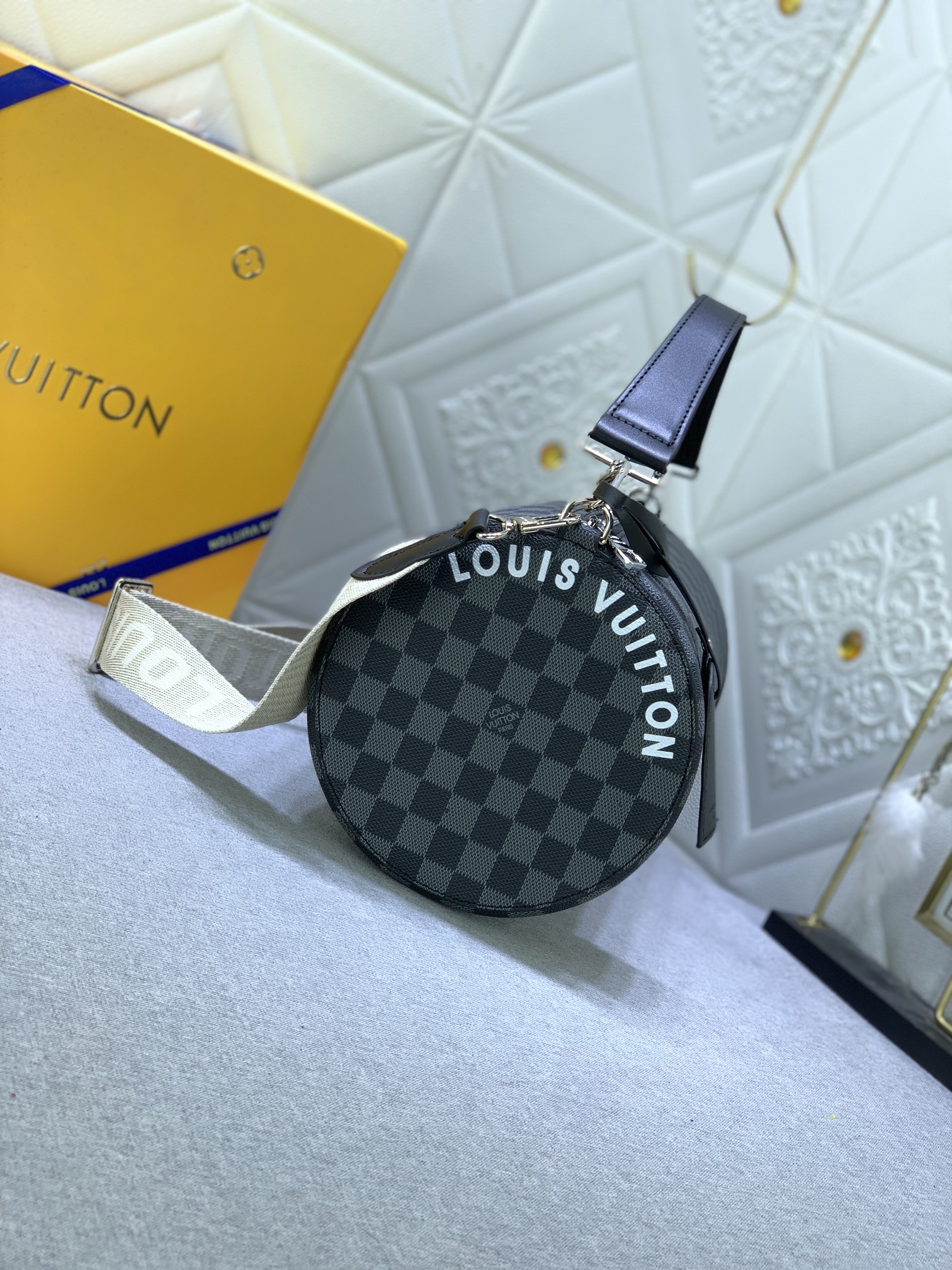 Louis Vuitton Soft Polochon M46691 (2)