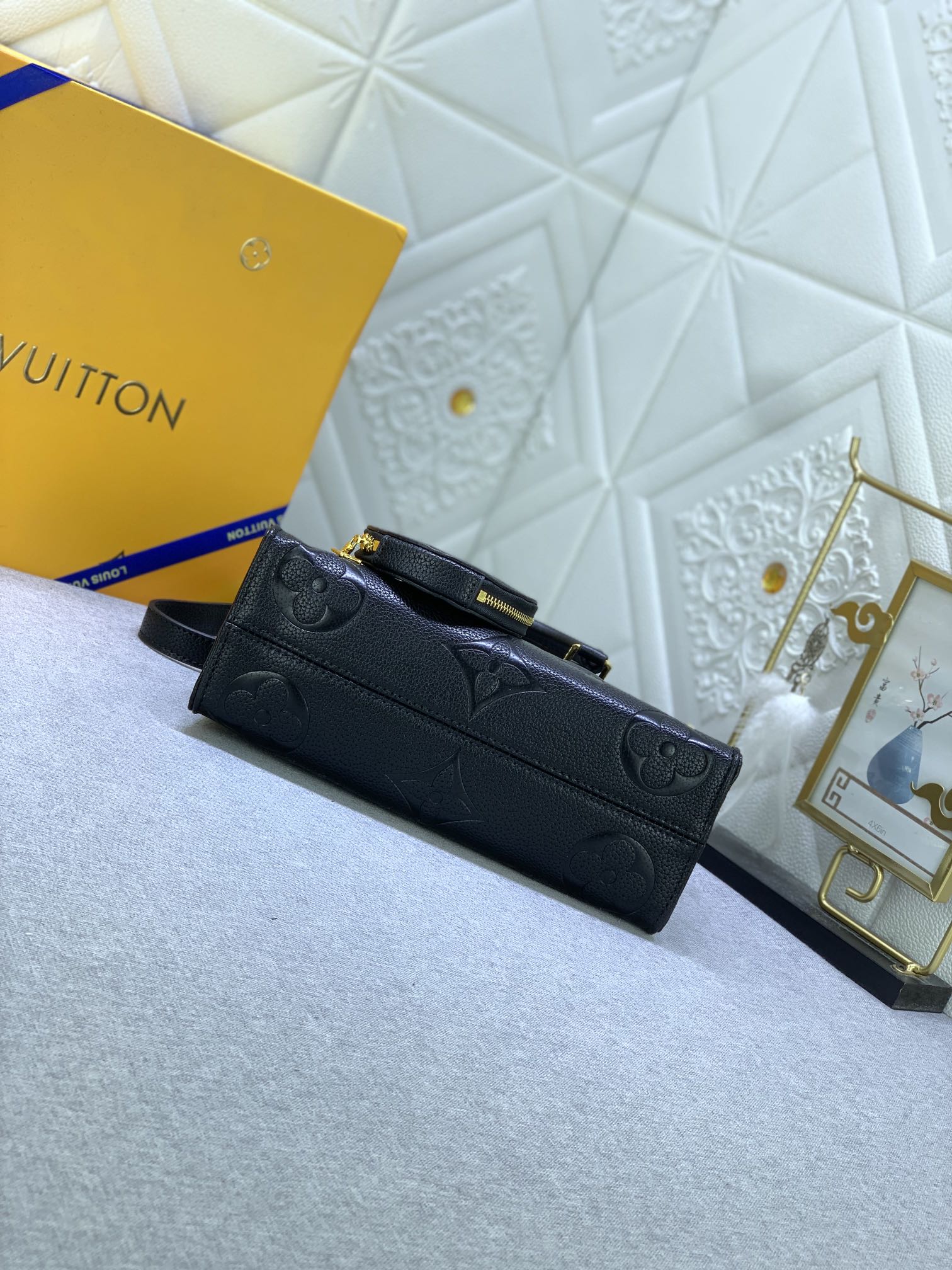 Louis Vuitton OnTheGo East West M23640 (3) 25 x 13 x 10cm